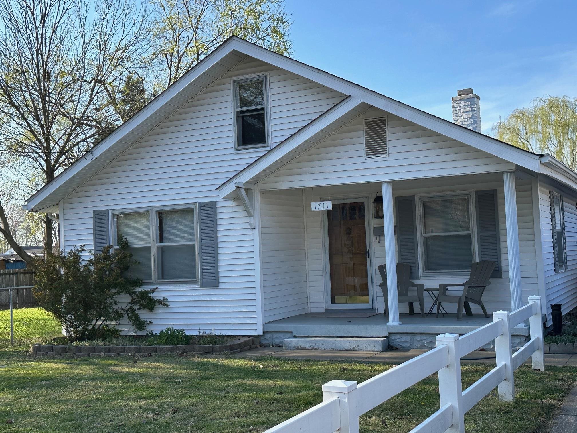 1711 20Th St, Owensboro, Kentucky 42303, 2 Bedrooms Bedrooms, ,1 BathroomBathrooms,Single Family Residence,For Sale,20Th St,89259