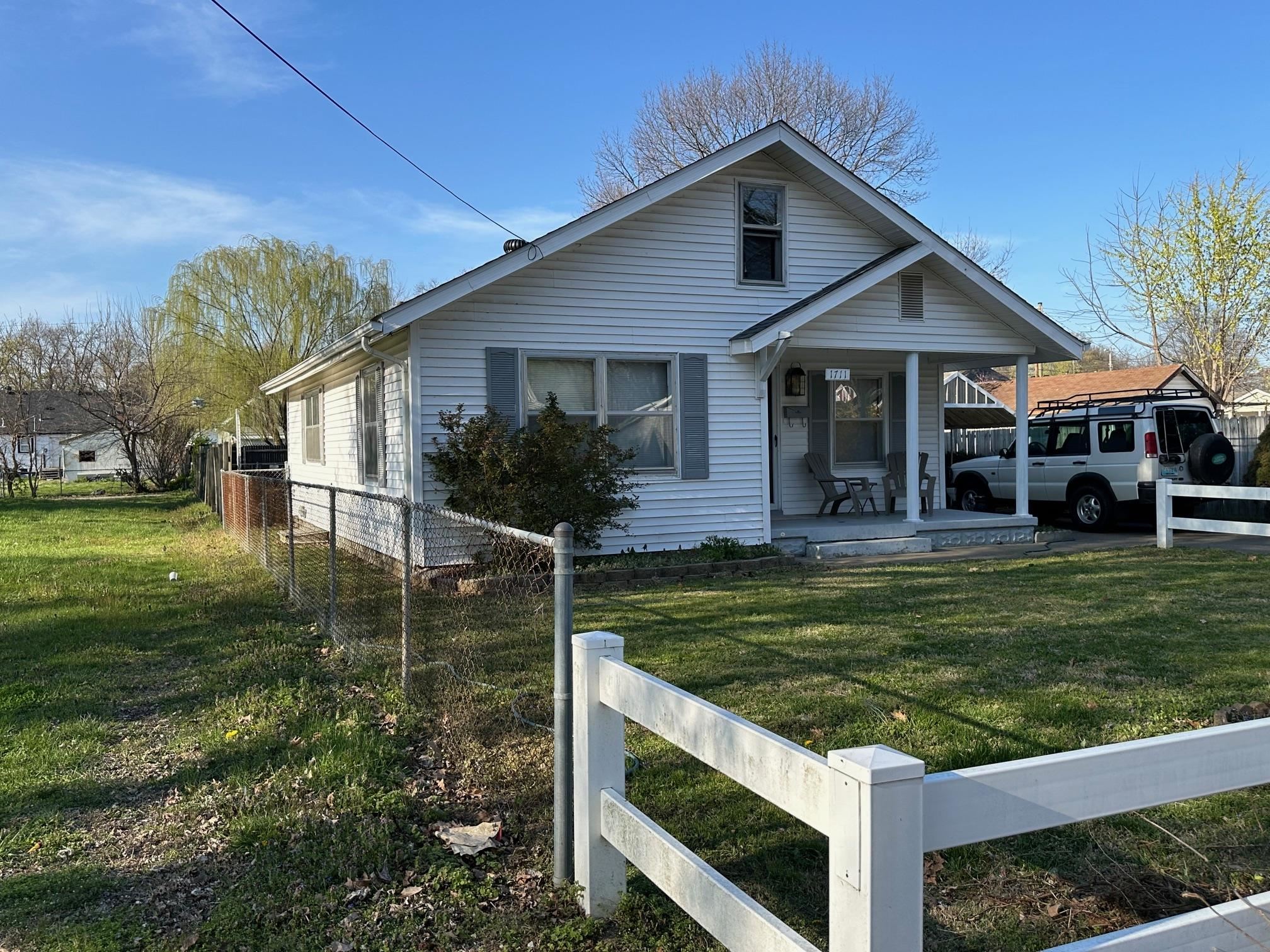 1711 20Th St, Owensboro, Kentucky 42303, 2 Bedrooms Bedrooms, ,1 BathroomBathrooms,Single Family Residence,For Sale,20Th St,89259