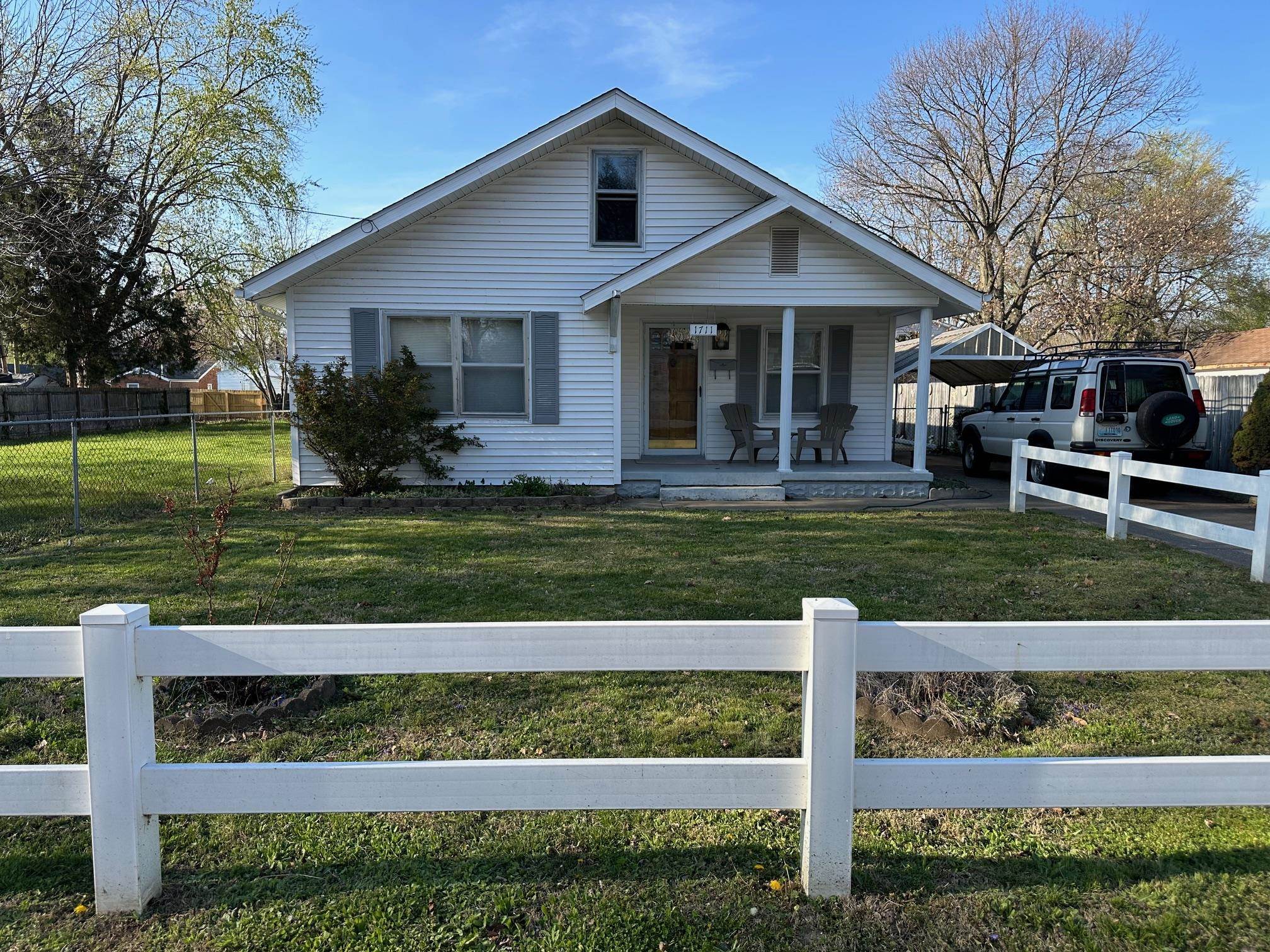 1711 20Th St, Owensboro, Kentucky 42303, 2 Bedrooms Bedrooms, ,1 BathroomBathrooms,Single Family Residence,For Sale,20Th St,89259