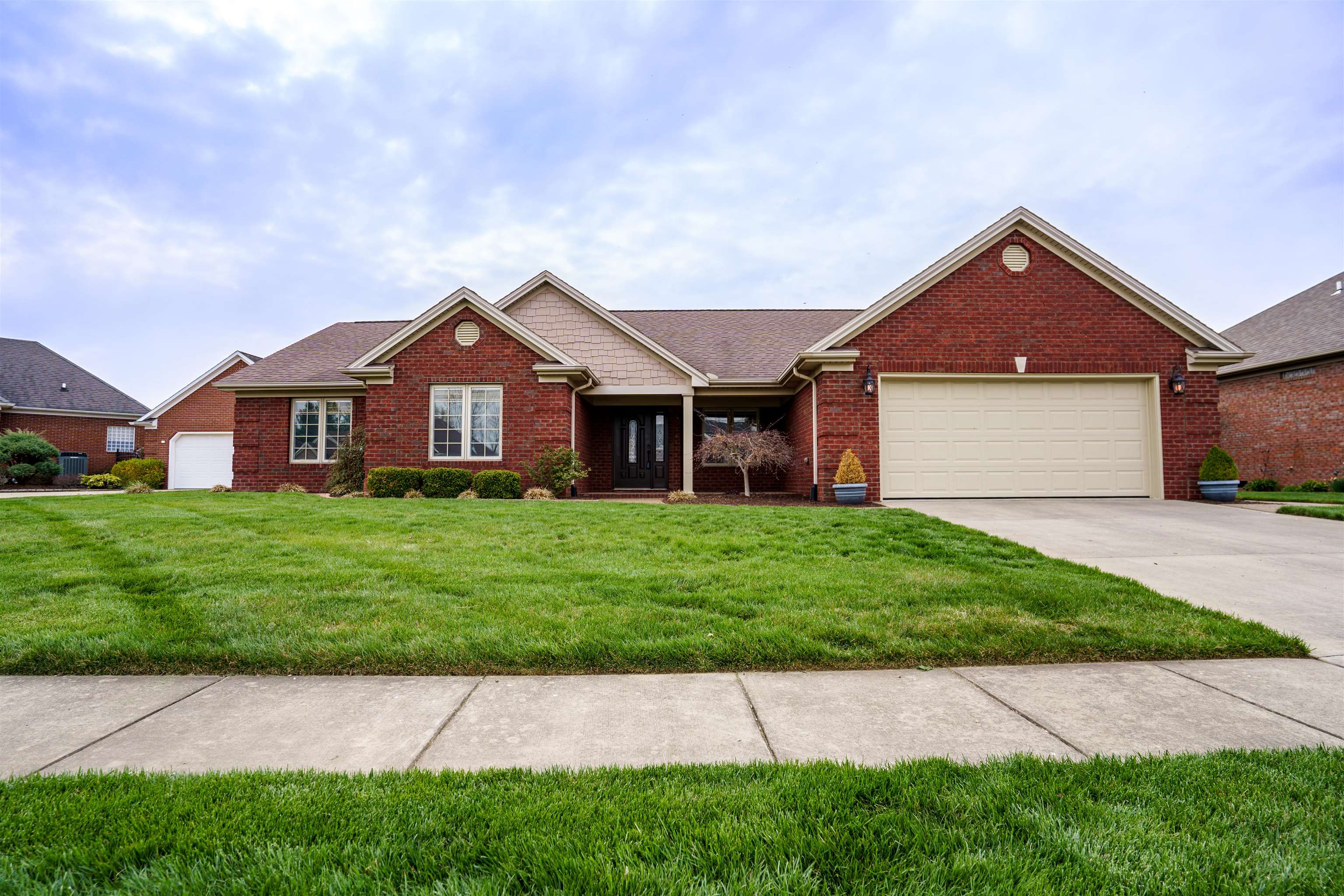 5441 Meadow Grove Drive, Owensboro, Kentucky 42301, 3 Bedrooms Bedrooms, ,2 BathroomsBathrooms,Single Family Residence,For Sale,Meadow Grove Drive,89281