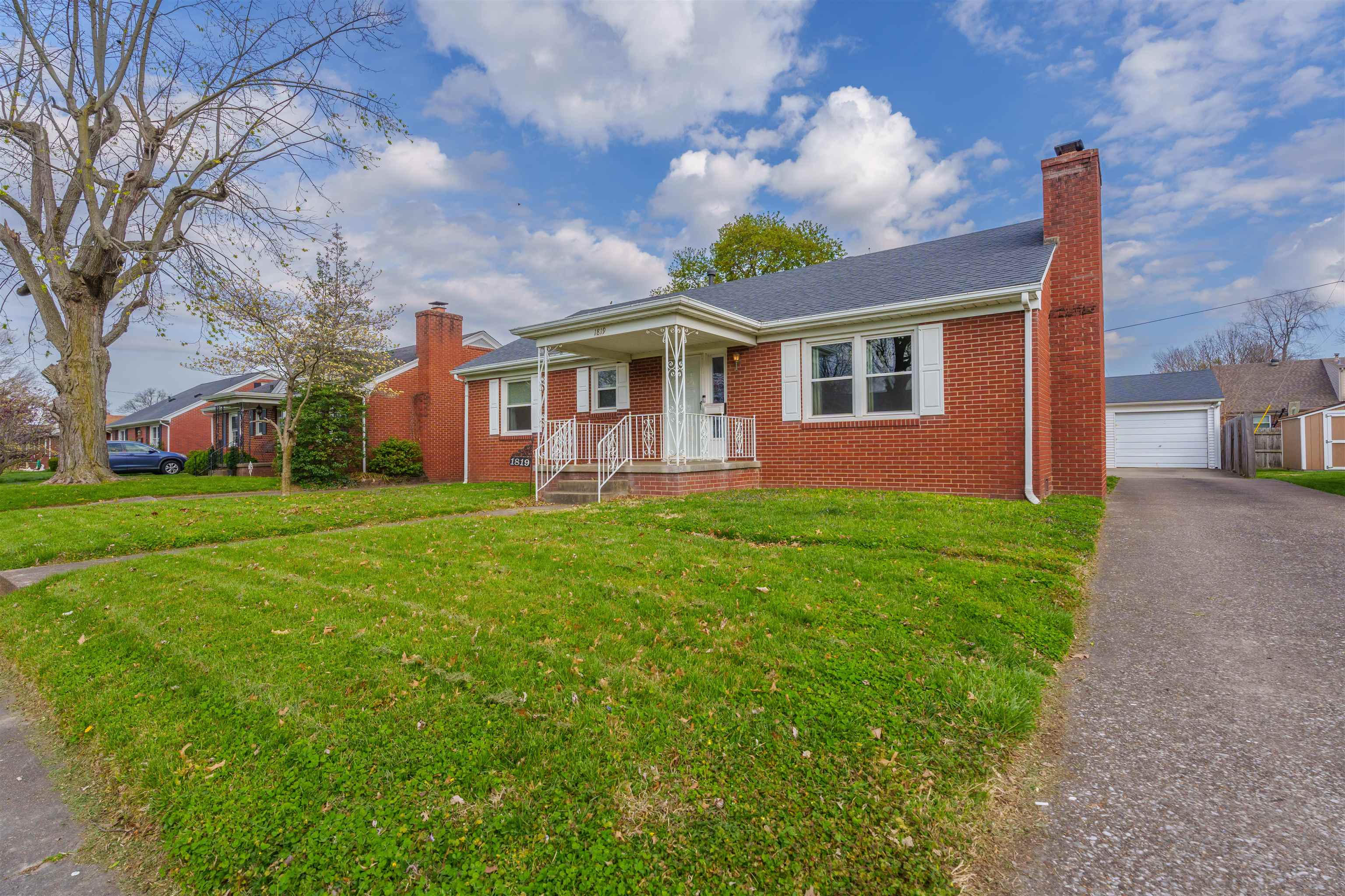 1819 Mohawk Drive, Owensboro, Kentucky 42301, 3 Bedrooms Bedrooms, ,1 BathroomBathrooms,Single Family Residence,For Sale,Mohawk Drive,89296