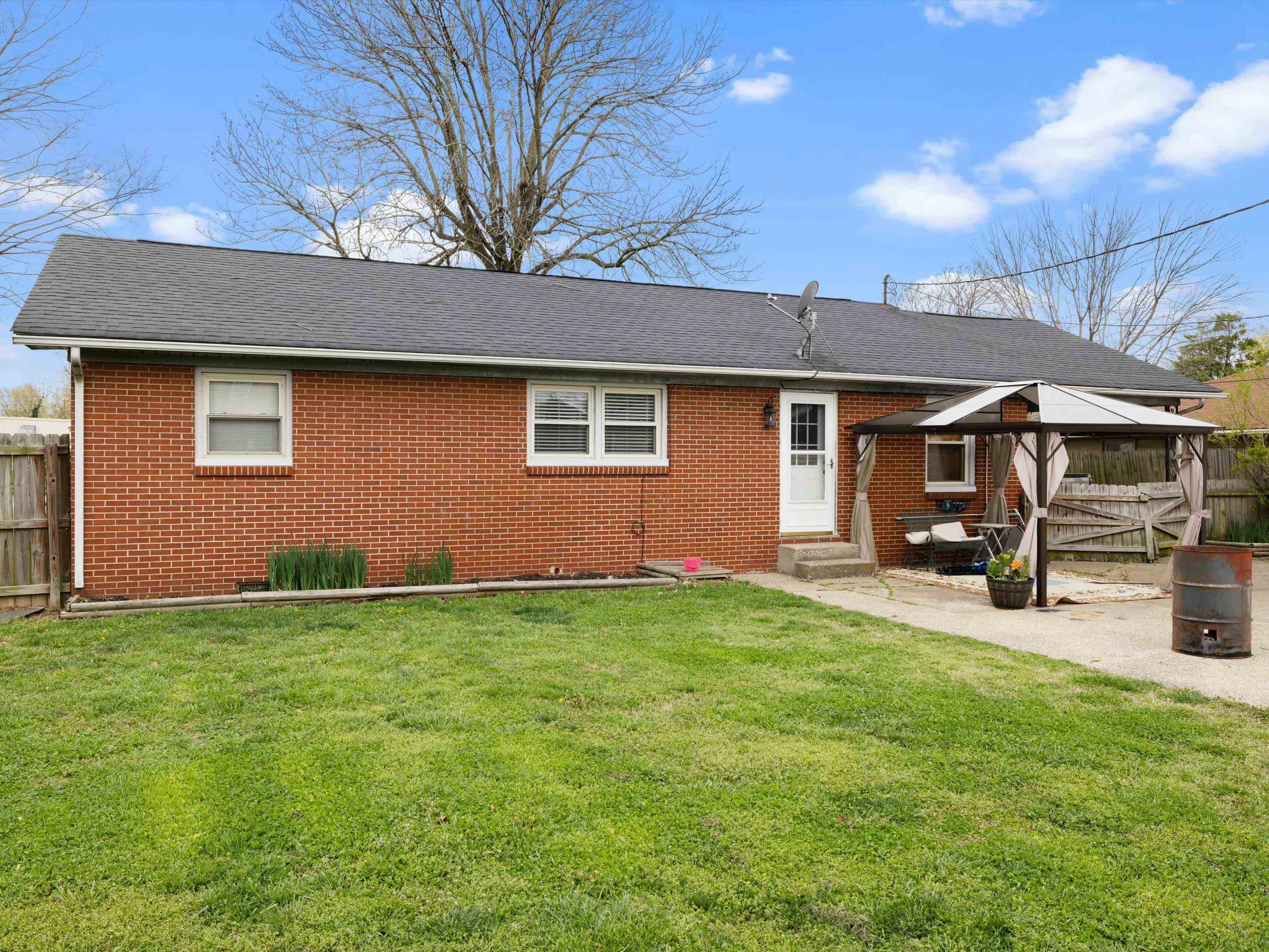 2709 Sunrise Dr, Owensboro, Kentucky 42303, 3 Bedrooms Bedrooms, ,1 BathroomBathrooms,Single Family Residence,For Sale,Sunrise Dr,89316