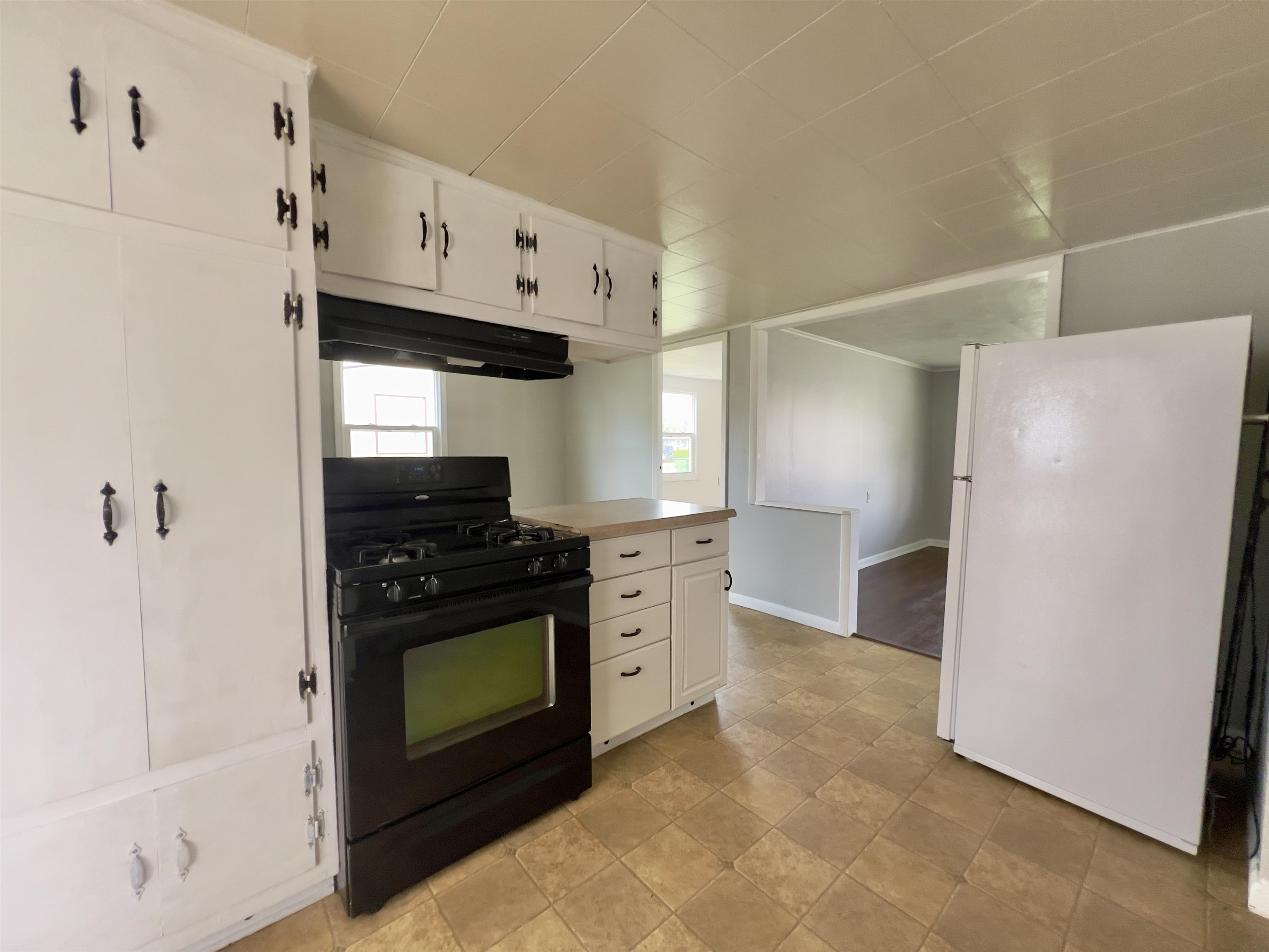 2736 W 5th Street, Owensboro, Kentucky 42301, 3 Bedrooms Bedrooms, ,1 BathroomBathrooms,Single Family Residence,For Sale,W 5th Street,89341