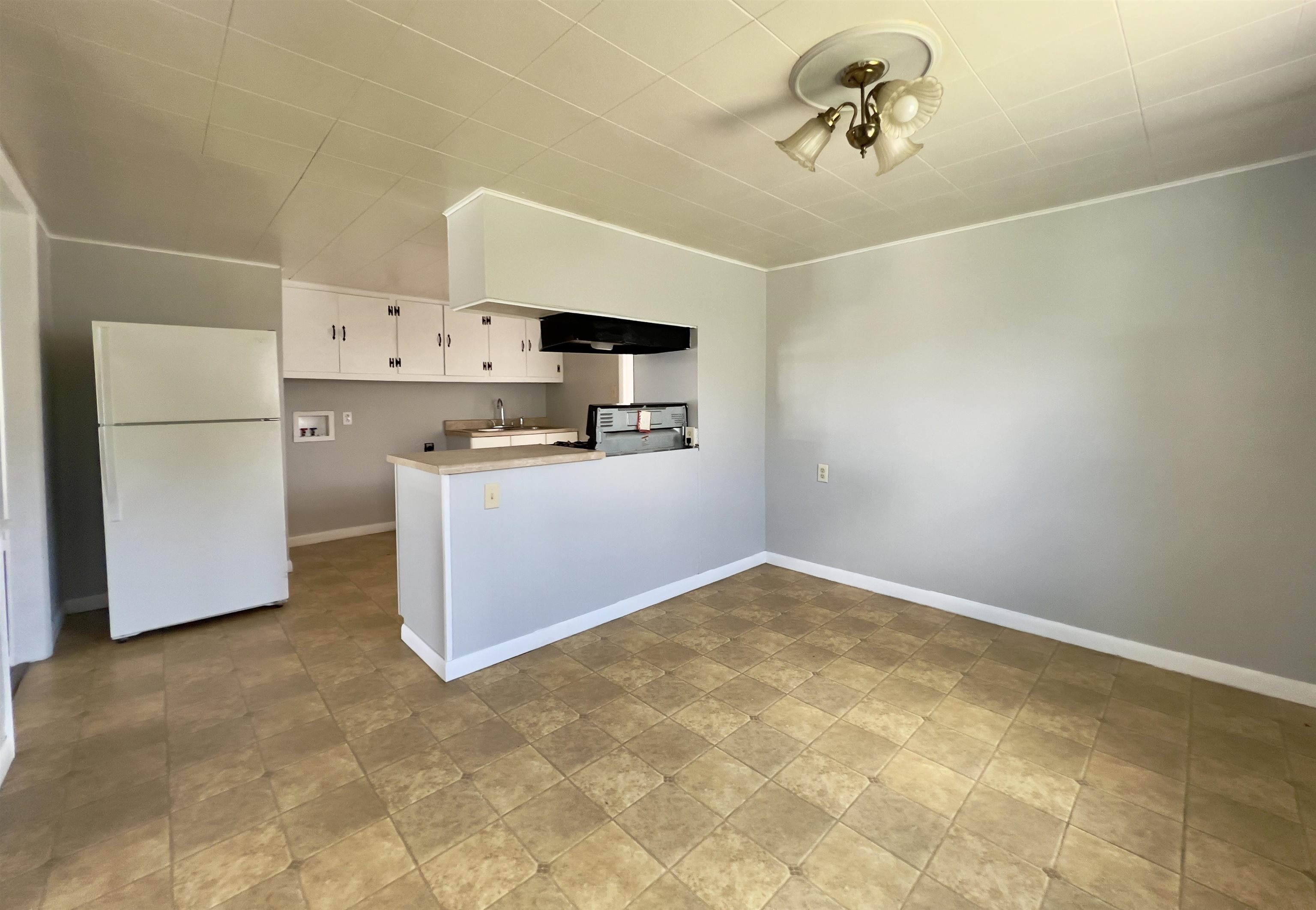 2736 W 5th Street, Owensboro, Kentucky 42301, 3 Bedrooms Bedrooms, ,1 BathroomBathrooms,Single Family Residence,For Sale,W 5th Street,89341