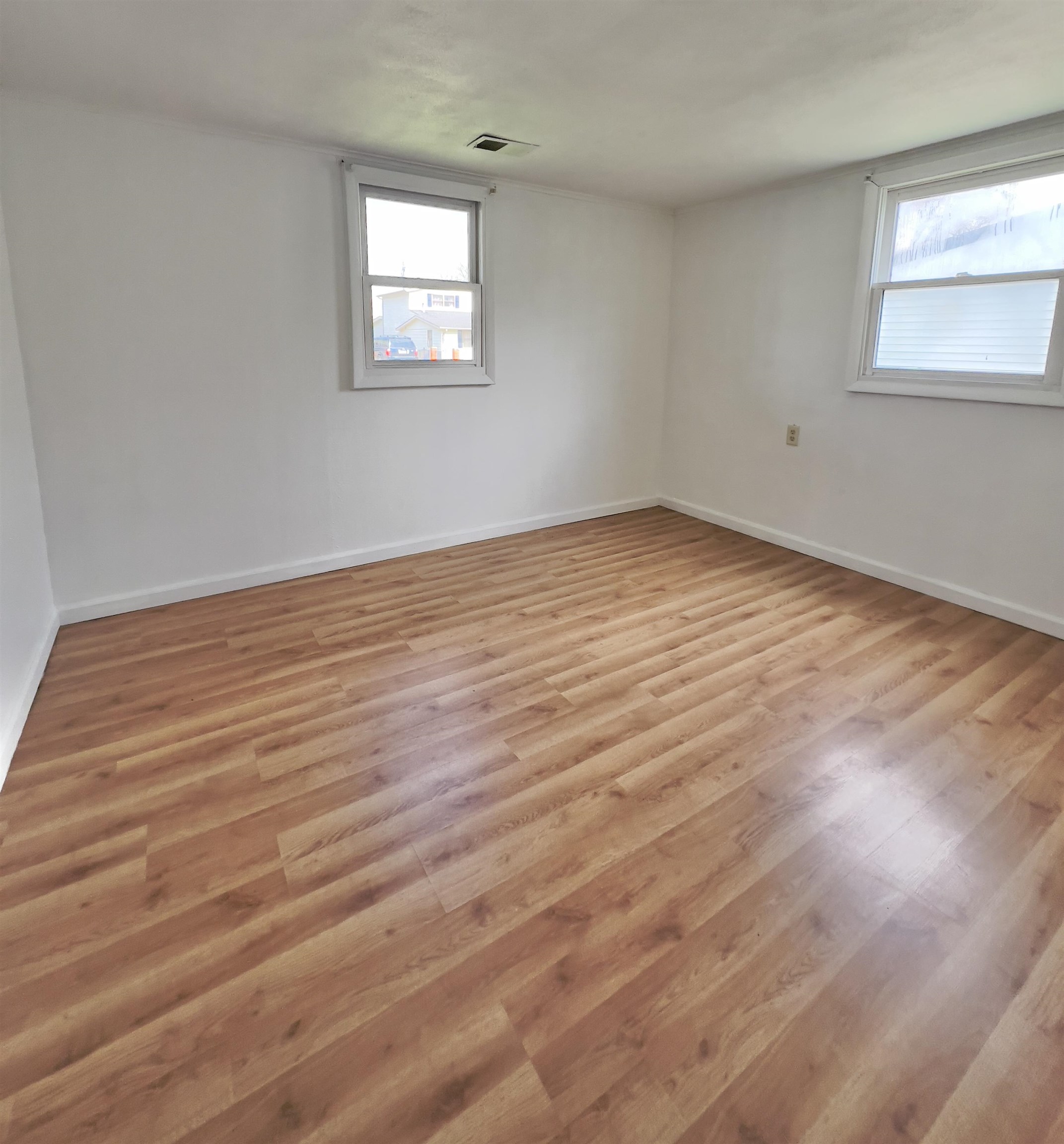 2736 W 5th Street, Owensboro, Kentucky 42301, 3 Bedrooms Bedrooms, ,1 BathroomBathrooms,Single Family Residence,For Sale,W 5th Street,89341