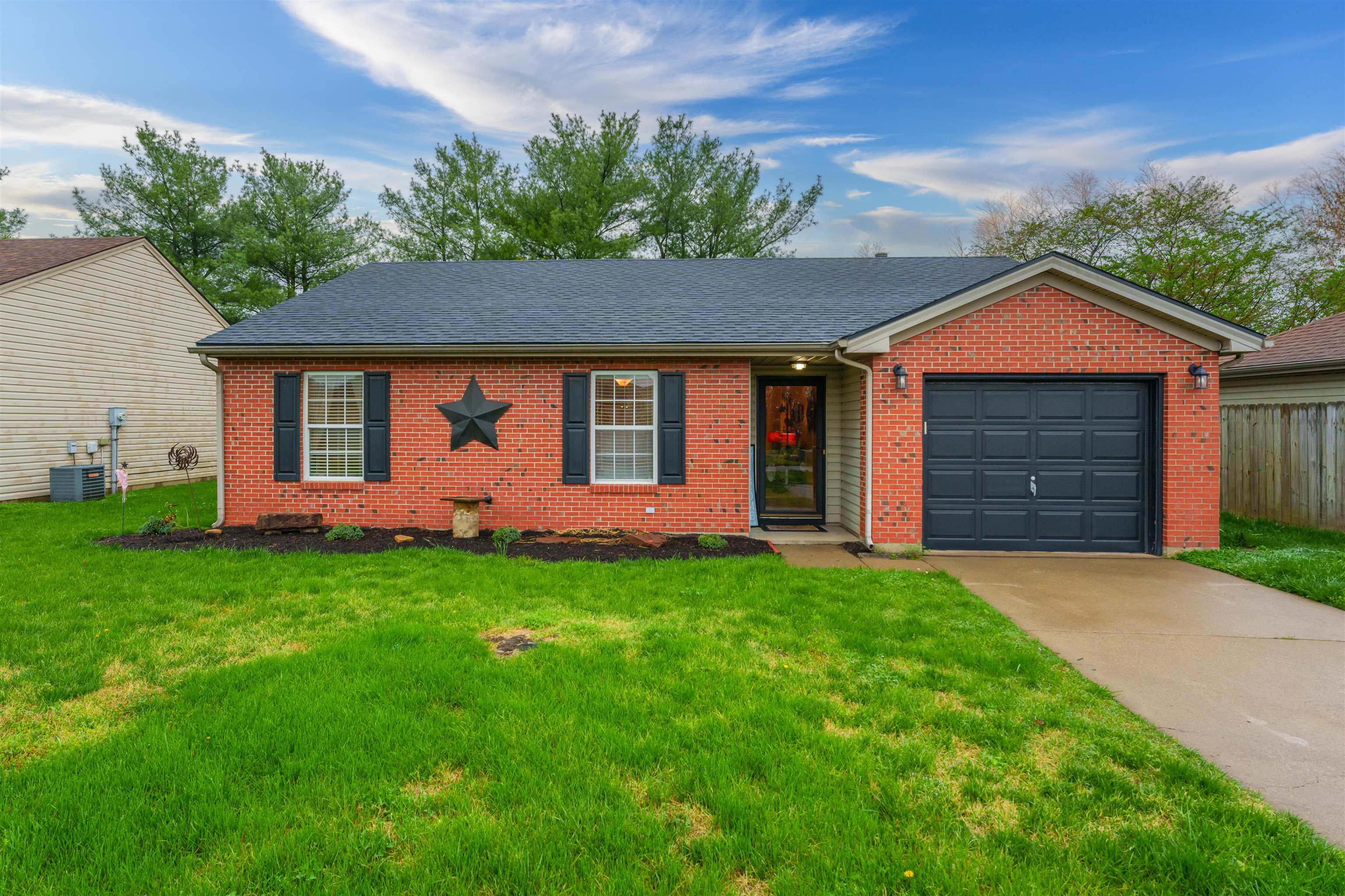236 Lakewood Drive, Owensboro, Kentucky 42301, 3 Bedrooms Bedrooms, ,2 BathroomsBathrooms,Single Family Residence,For Sale,Lakewood Drive,89365