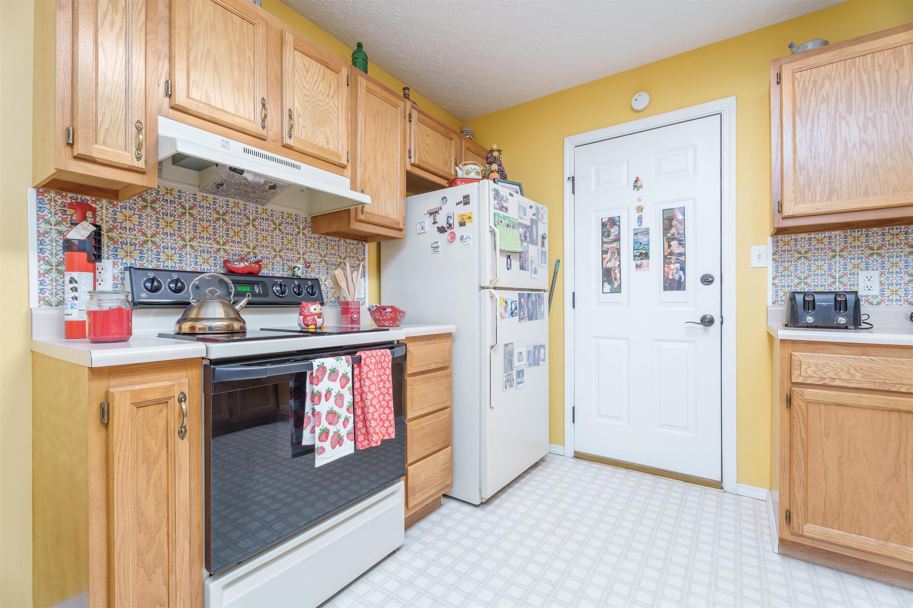 236 Lakewood Drive, Owensboro, Kentucky 42301, 3 Bedrooms Bedrooms, ,2 BathroomsBathrooms,Single Family Residence,For Sale,Lakewood Drive,89365