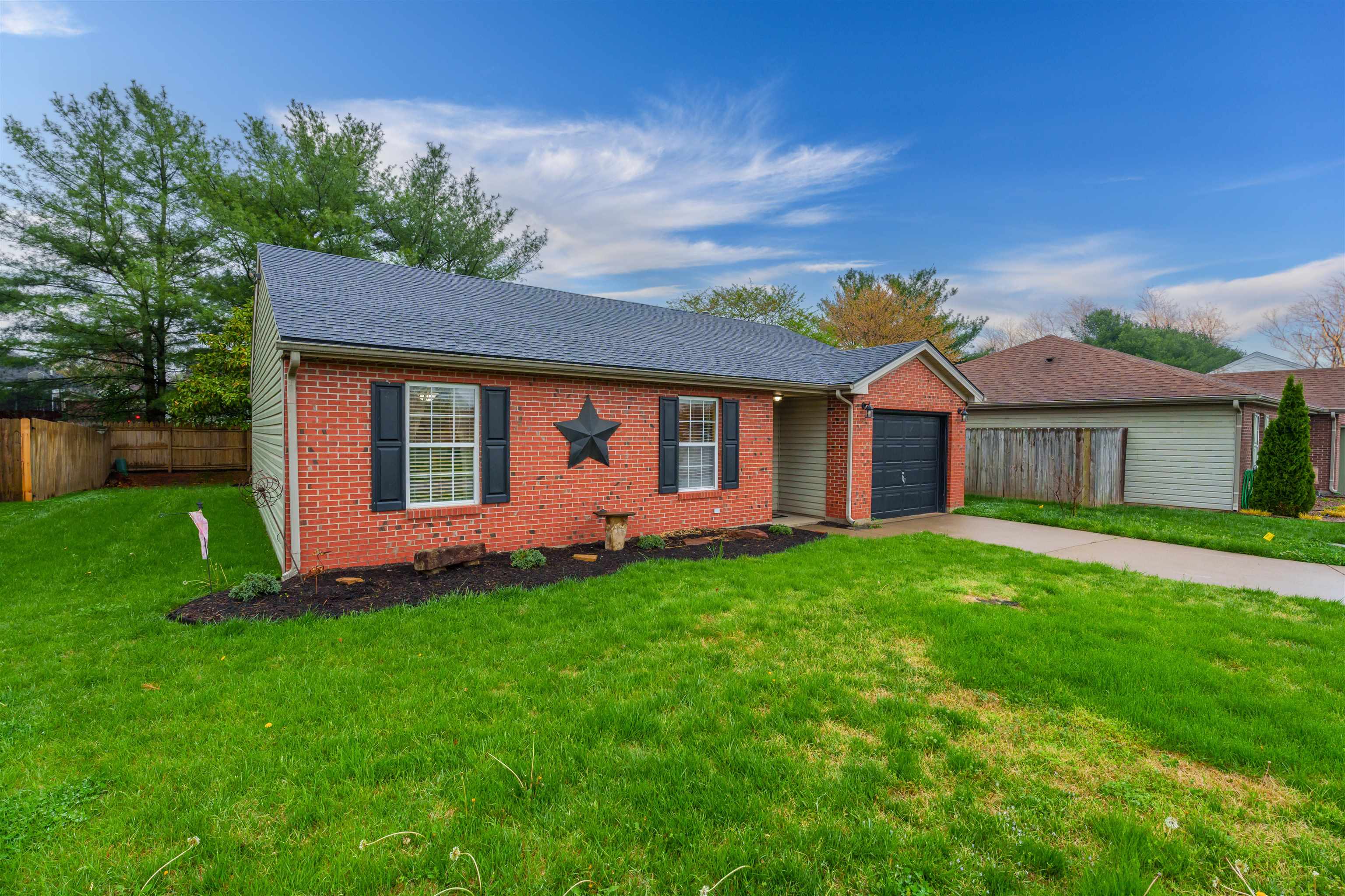 236 Lakewood Drive, Owensboro, Kentucky 42301, 3 Bedrooms Bedrooms, ,2 BathroomsBathrooms,Single Family Residence,For Sale,Lakewood Drive,89365