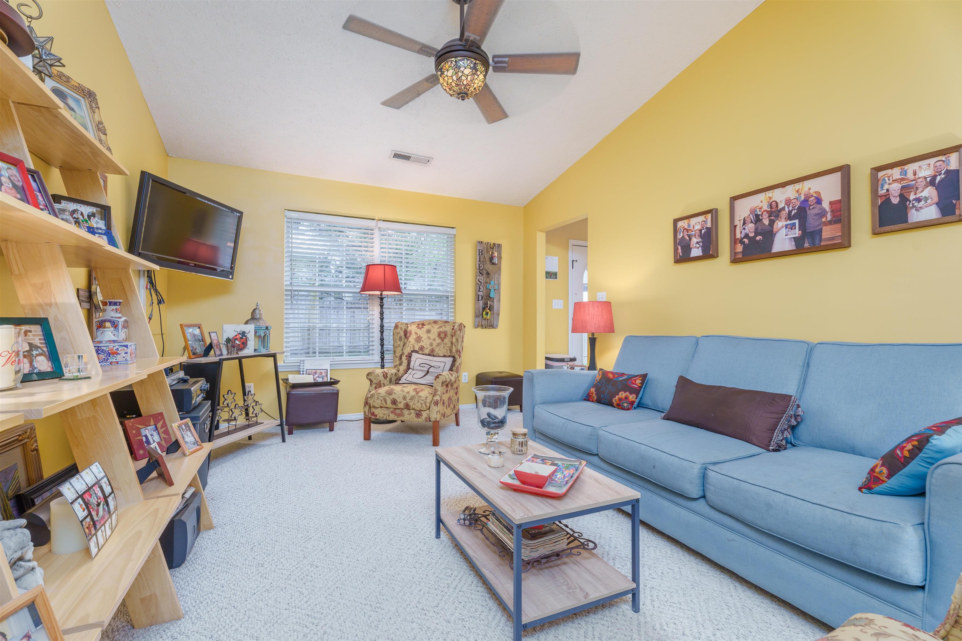 236 Lakewood Drive, Owensboro, Kentucky 42301, 3 Bedrooms Bedrooms, ,2 BathroomsBathrooms,Single Family Residence,For Sale,Lakewood Drive,89365