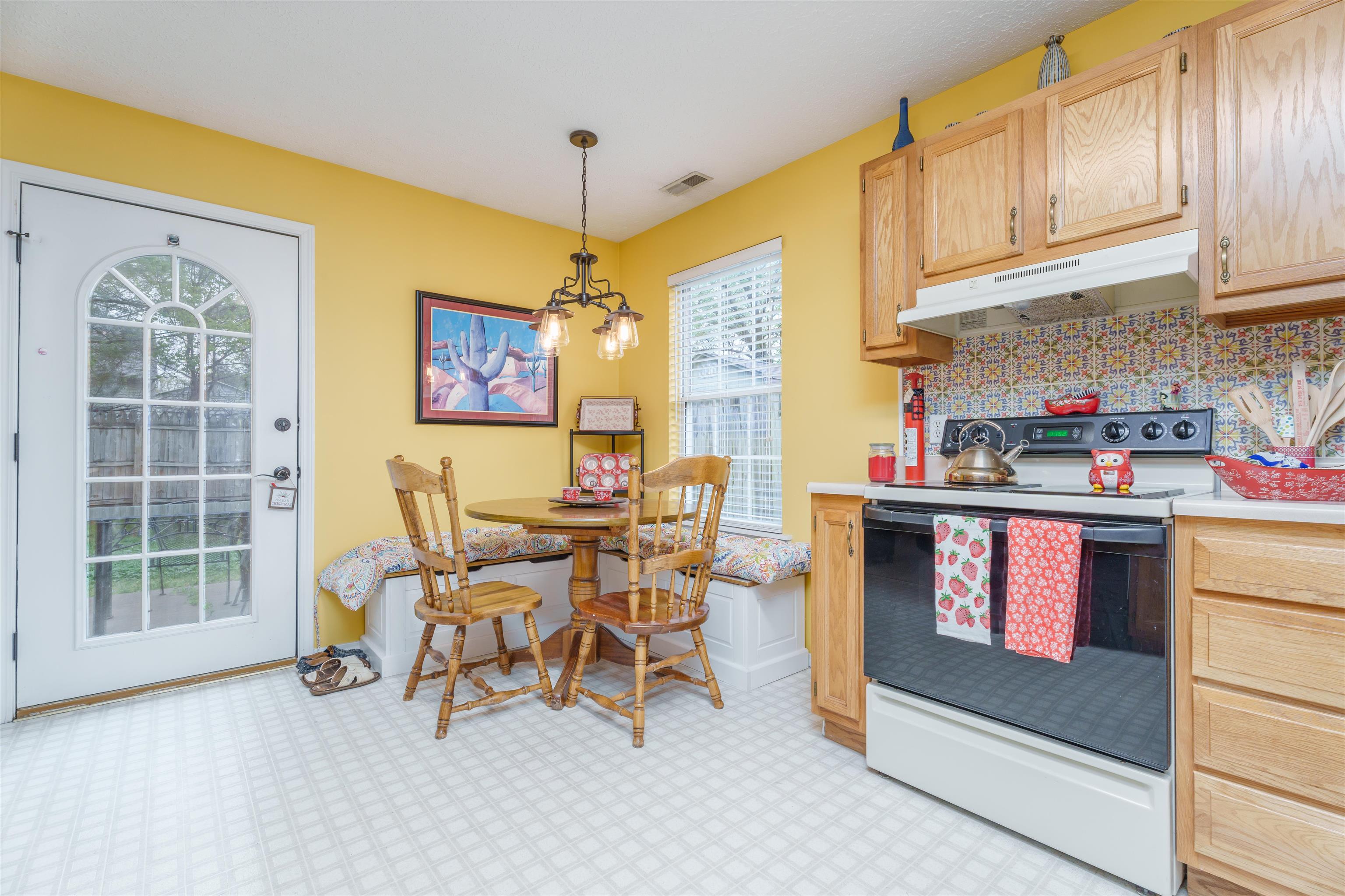 236 Lakewood Drive, Owensboro, Kentucky 42301, 3 Bedrooms Bedrooms, ,2 BathroomsBathrooms,Single Family Residence,For Sale,Lakewood Drive,89365