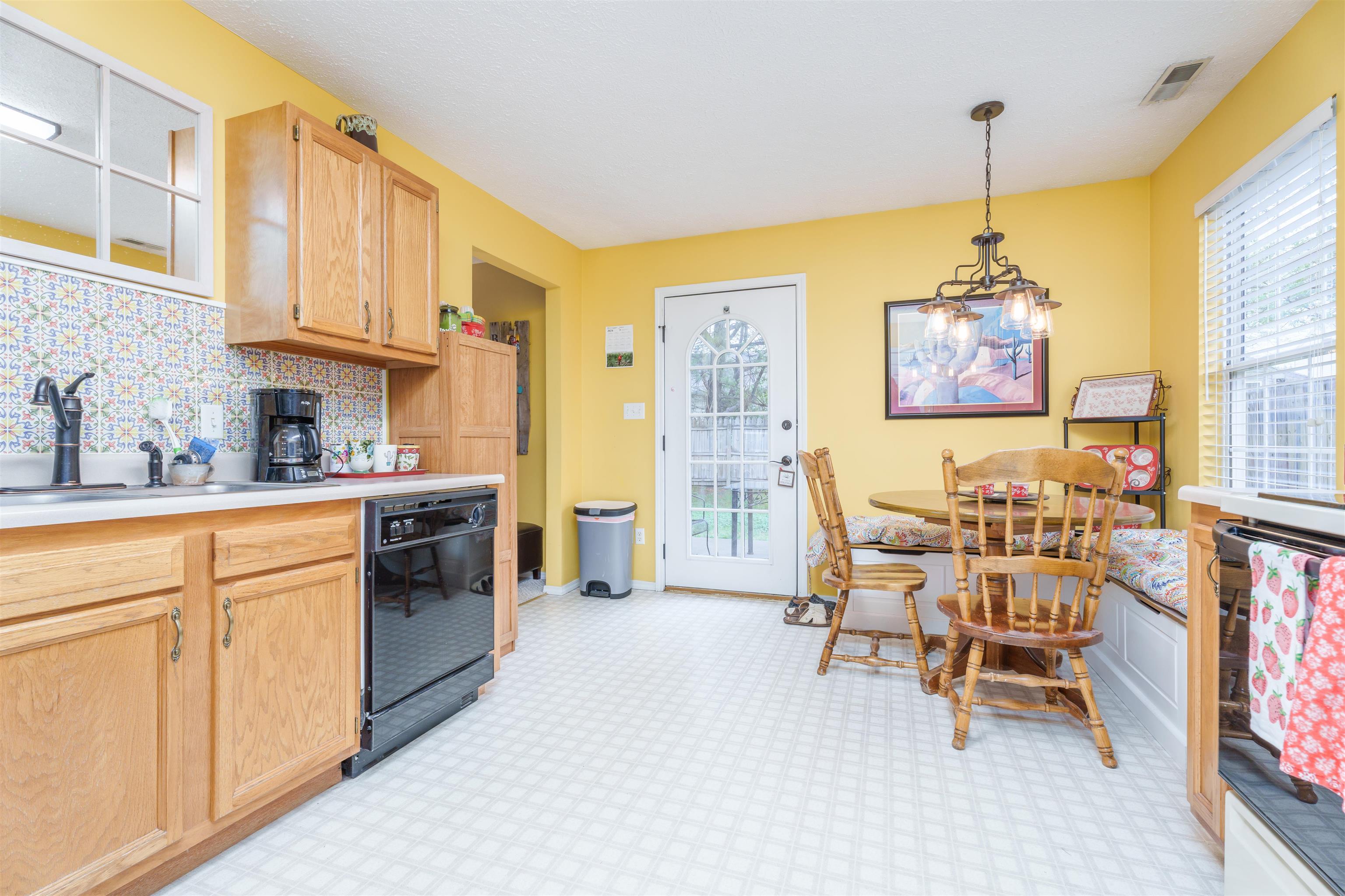 236 Lakewood Drive, Owensboro, Kentucky 42301, 3 Bedrooms Bedrooms, ,2 BathroomsBathrooms,Single Family Residence,For Sale,Lakewood Drive,89365