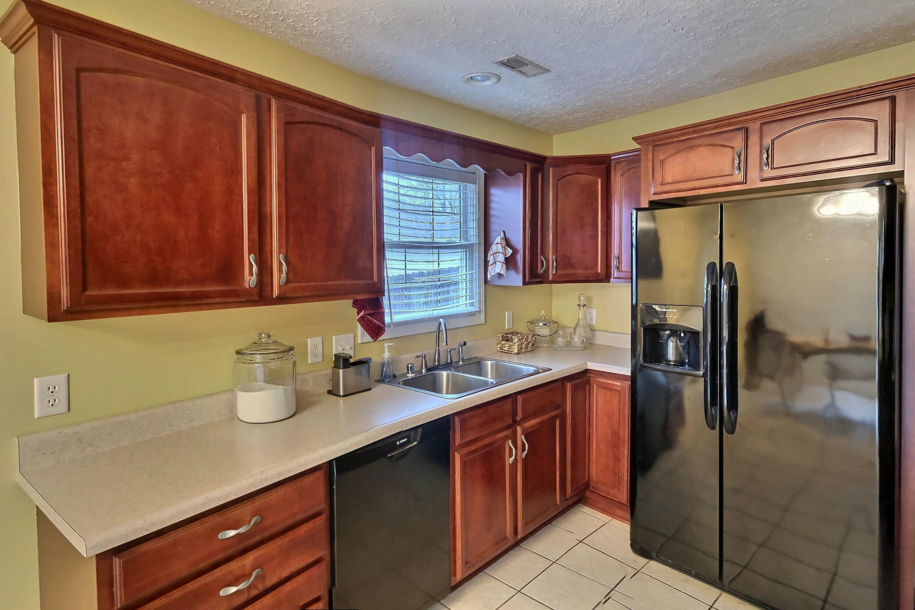 2208 Emerald Ct, Owensboro, Kentucky 42303, 3 Bedrooms Bedrooms, ,2 BathroomsBathrooms,Single Family Residence,For Sale,Emerald Ct,89368