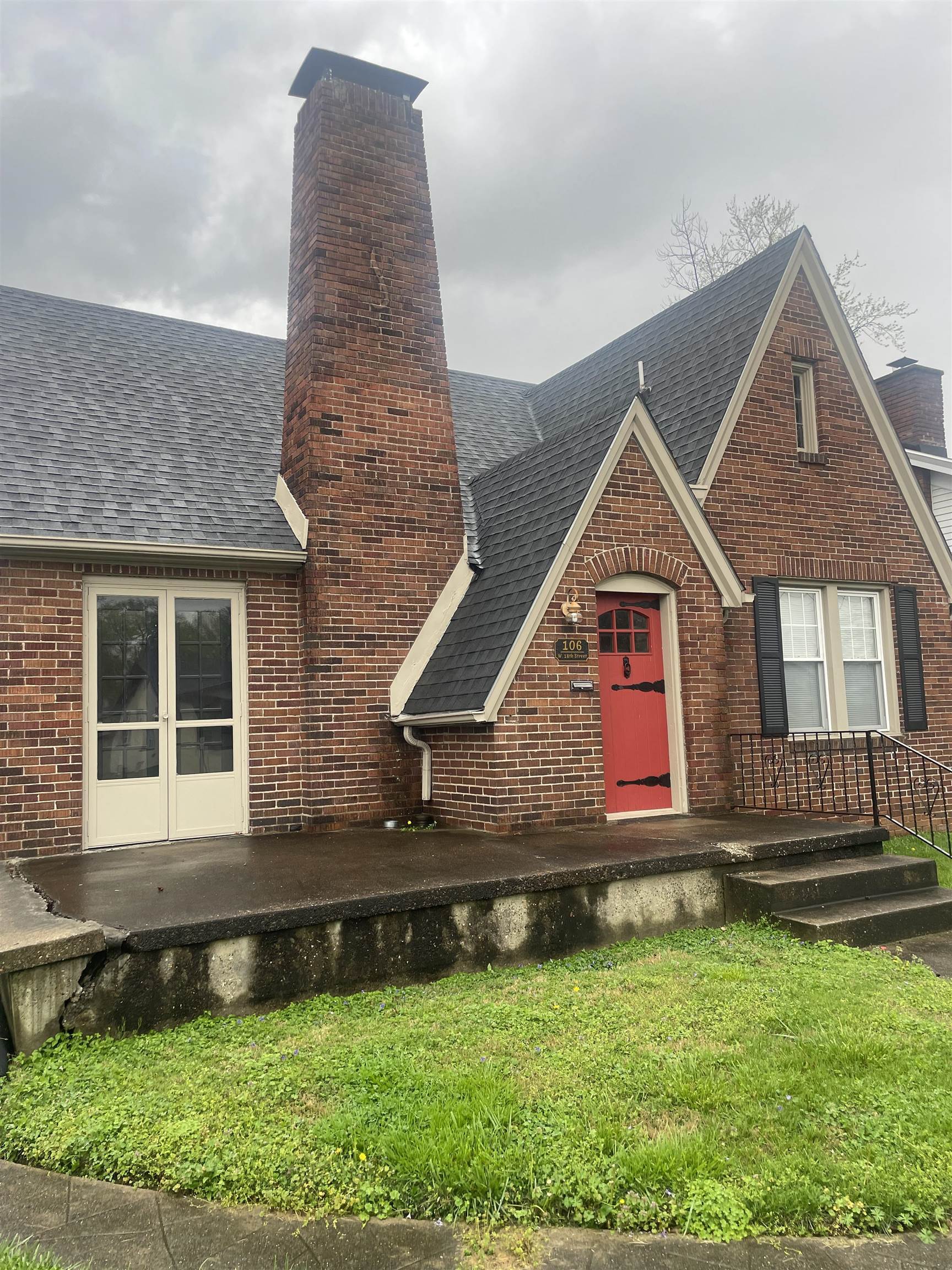 106 18th Street, Owensboro, Kentucky 42303, 5 Bedrooms Bedrooms, ,2 BathroomsBathrooms,Single Family Residence,For Sale,18th Street,89369