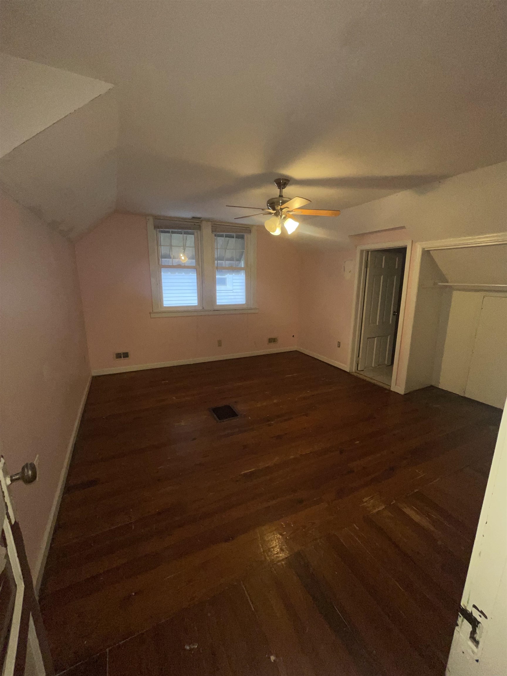106 18th Street, Owensboro, Kentucky 42303, 5 Bedrooms Bedrooms, ,2 BathroomsBathrooms,Single Family Residence,For Sale,18th Street,89369