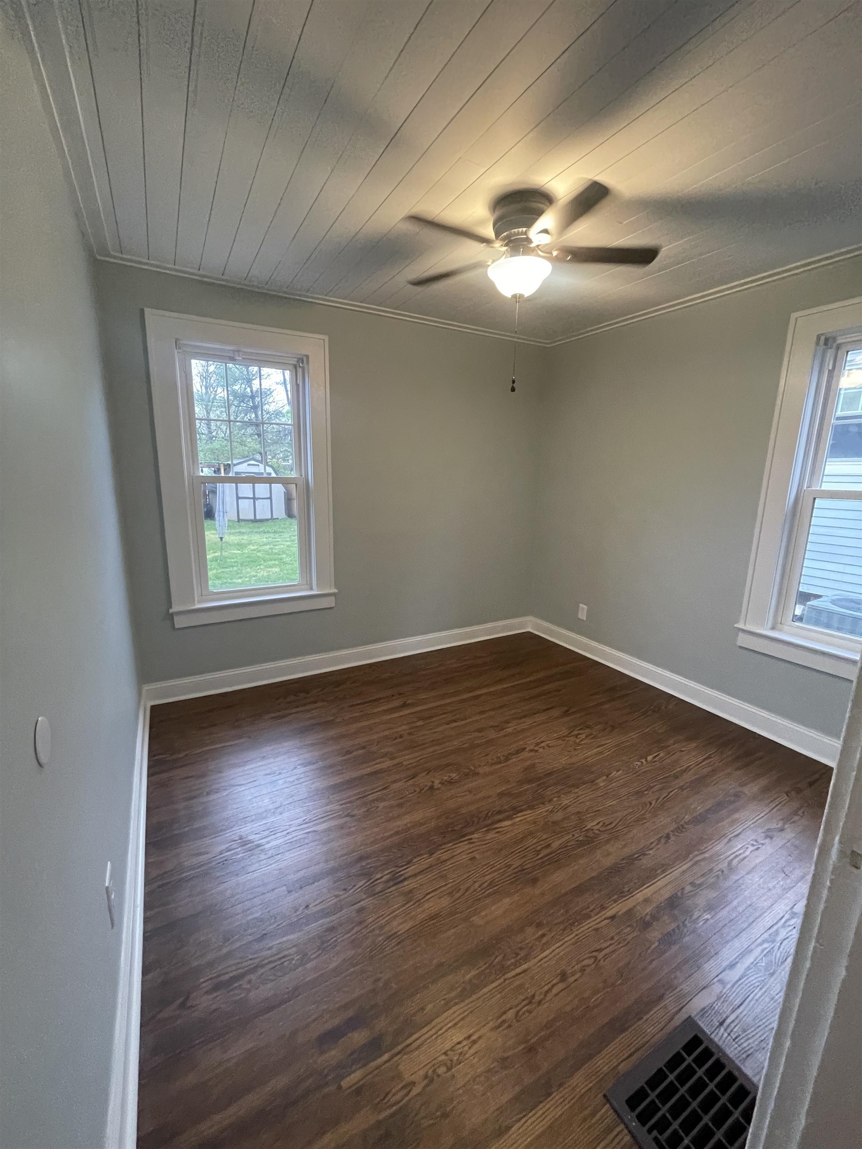 106 18th Street, Owensboro, Kentucky 42303, 5 Bedrooms Bedrooms, ,2 BathroomsBathrooms,Single Family Residence,For Sale,18th Street,89369