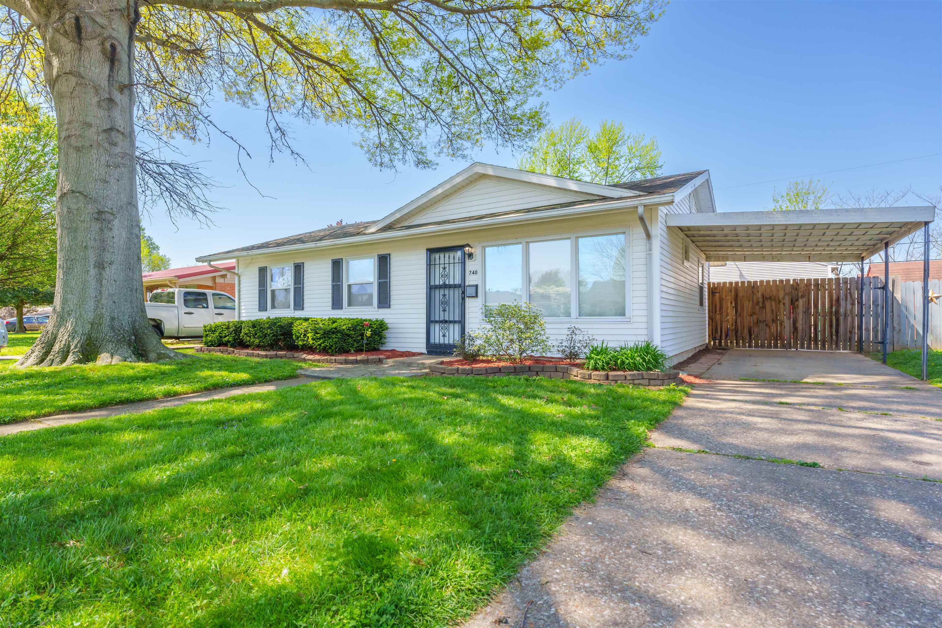740 Greenbriar St., Owensboro, Kentucky 42301, 2 Bedrooms Bedrooms, ,1 BathroomBathrooms,Single Family Residence,For Sale,Greenbriar St.,89371