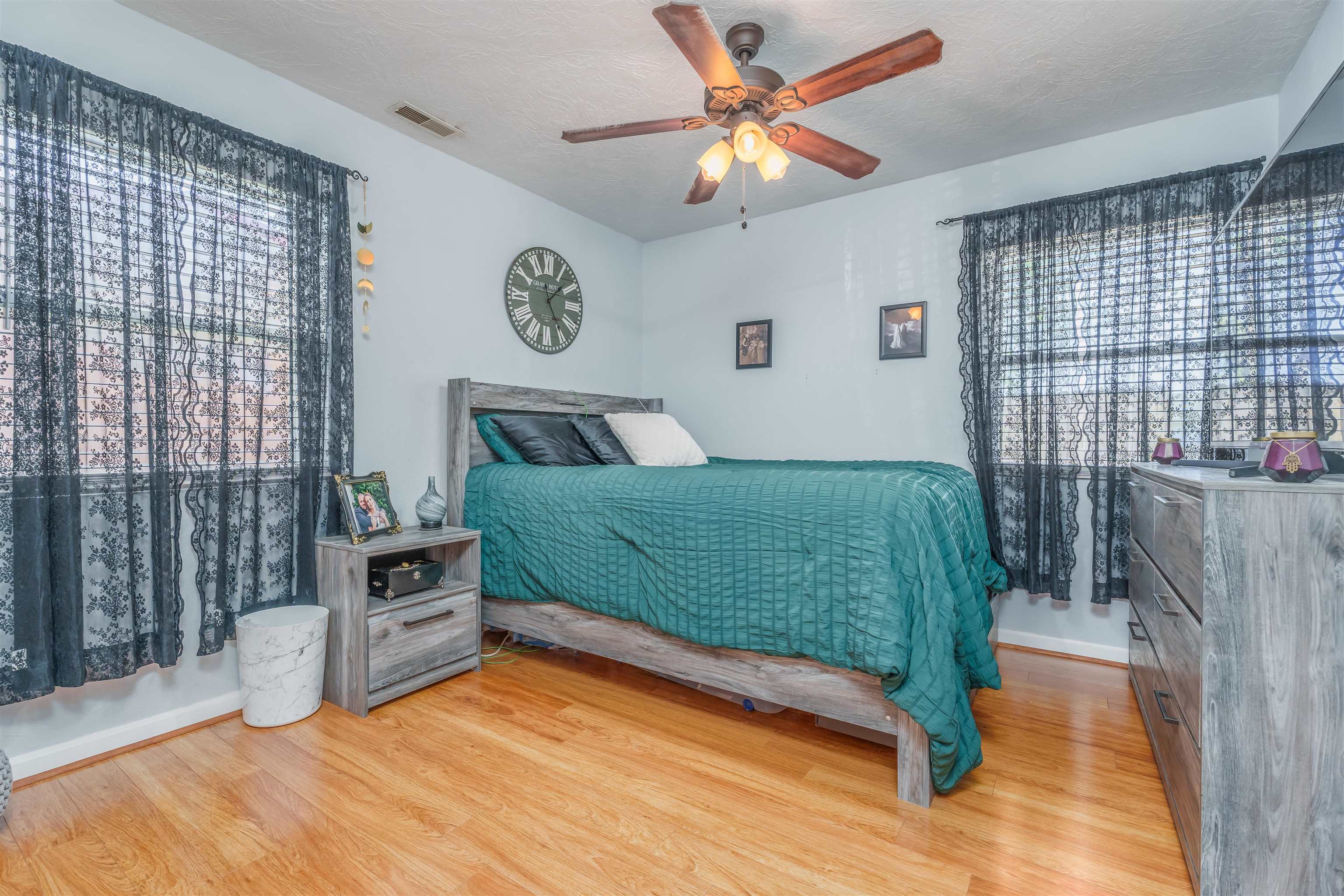 740 Greenbriar St., Owensboro, Kentucky 42301, 2 Bedrooms Bedrooms, ,1 BathroomBathrooms,Single Family Residence,For Sale,Greenbriar St.,89371