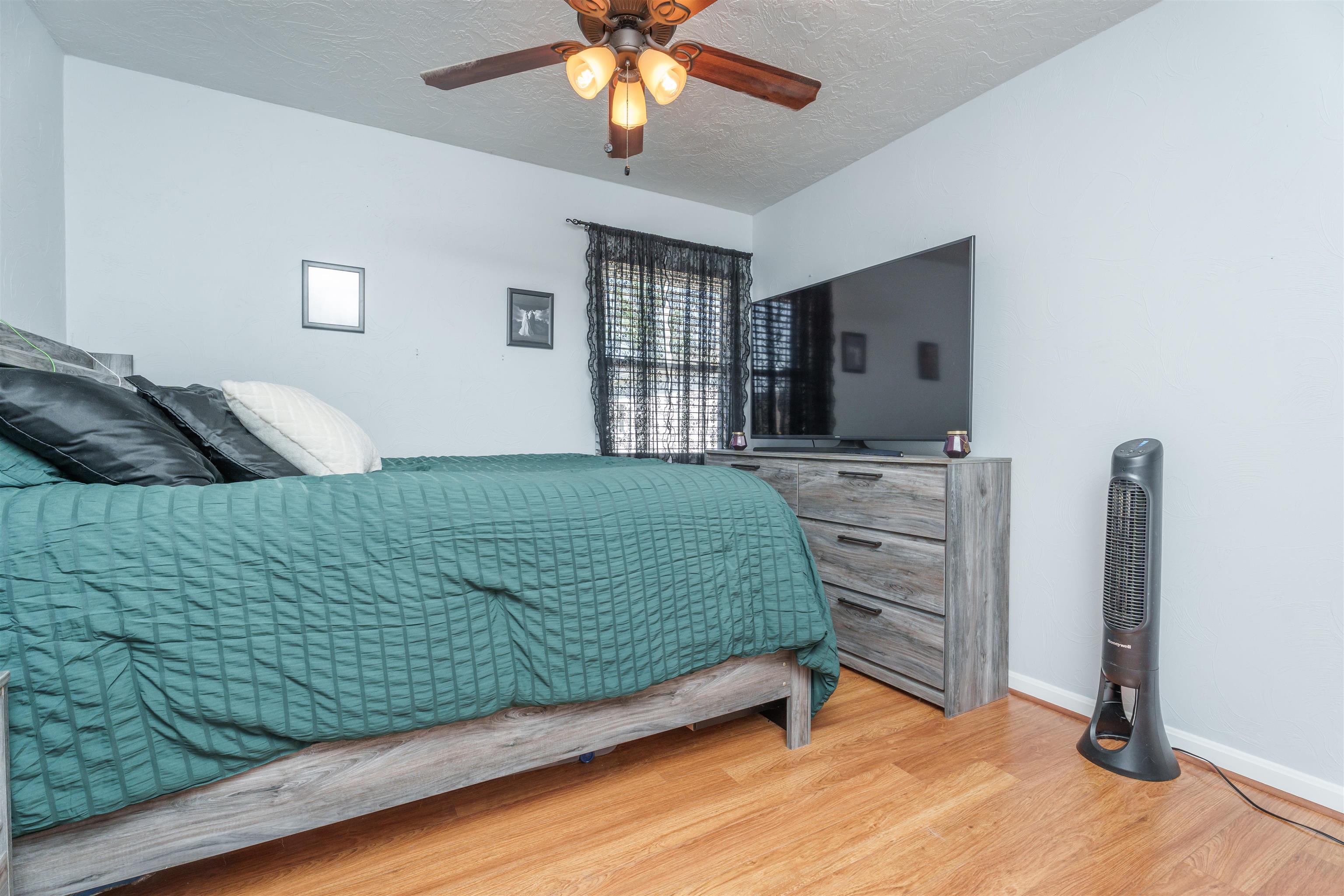 740 Greenbriar St., Owensboro, Kentucky 42301, 2 Bedrooms Bedrooms, ,1 BathroomBathrooms,Single Family Residence,For Sale,Greenbriar St.,89371