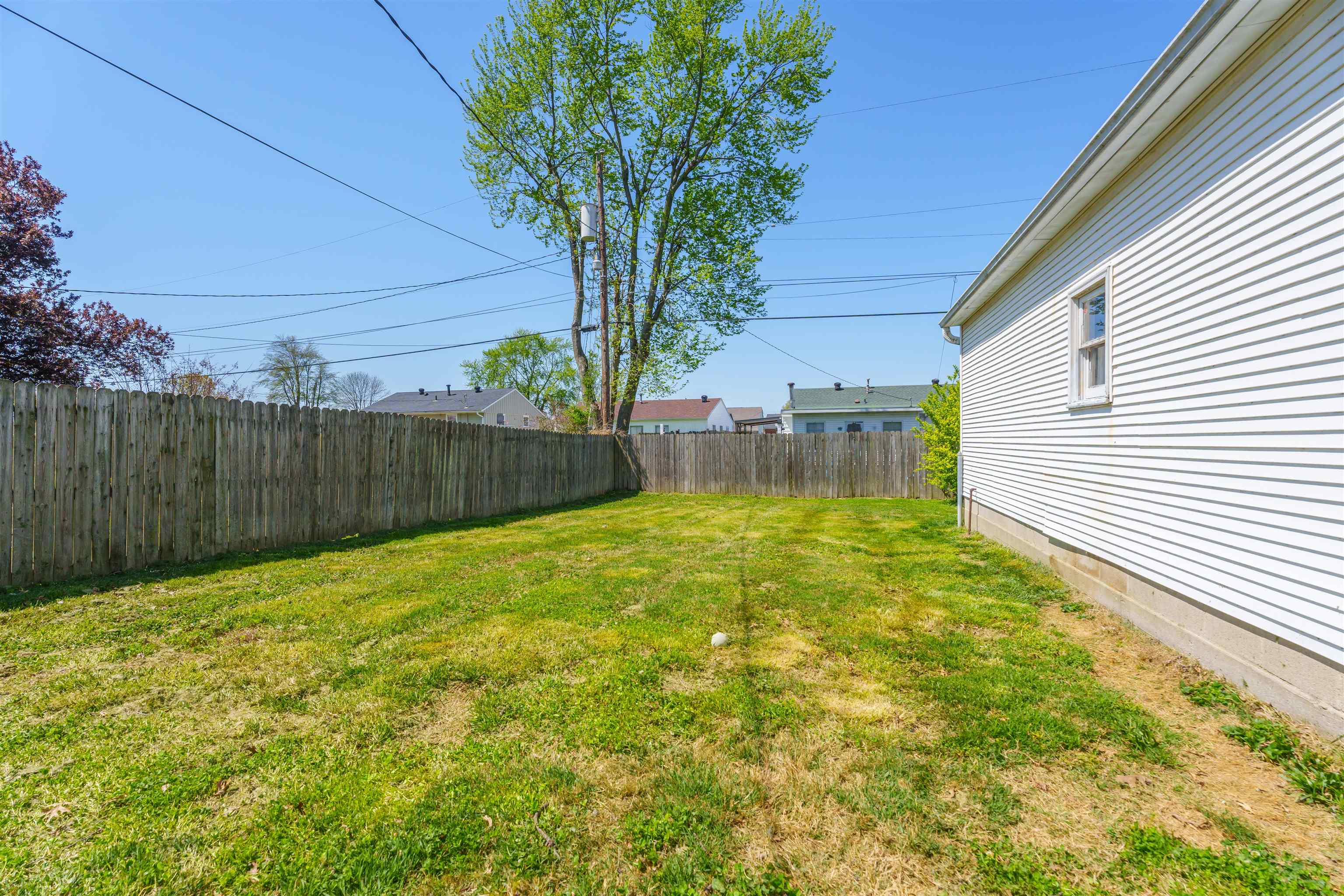 740 Greenbriar St., Owensboro, Kentucky 42301, 2 Bedrooms Bedrooms, ,1 BathroomBathrooms,Single Family Residence,For Sale,Greenbriar St.,89371