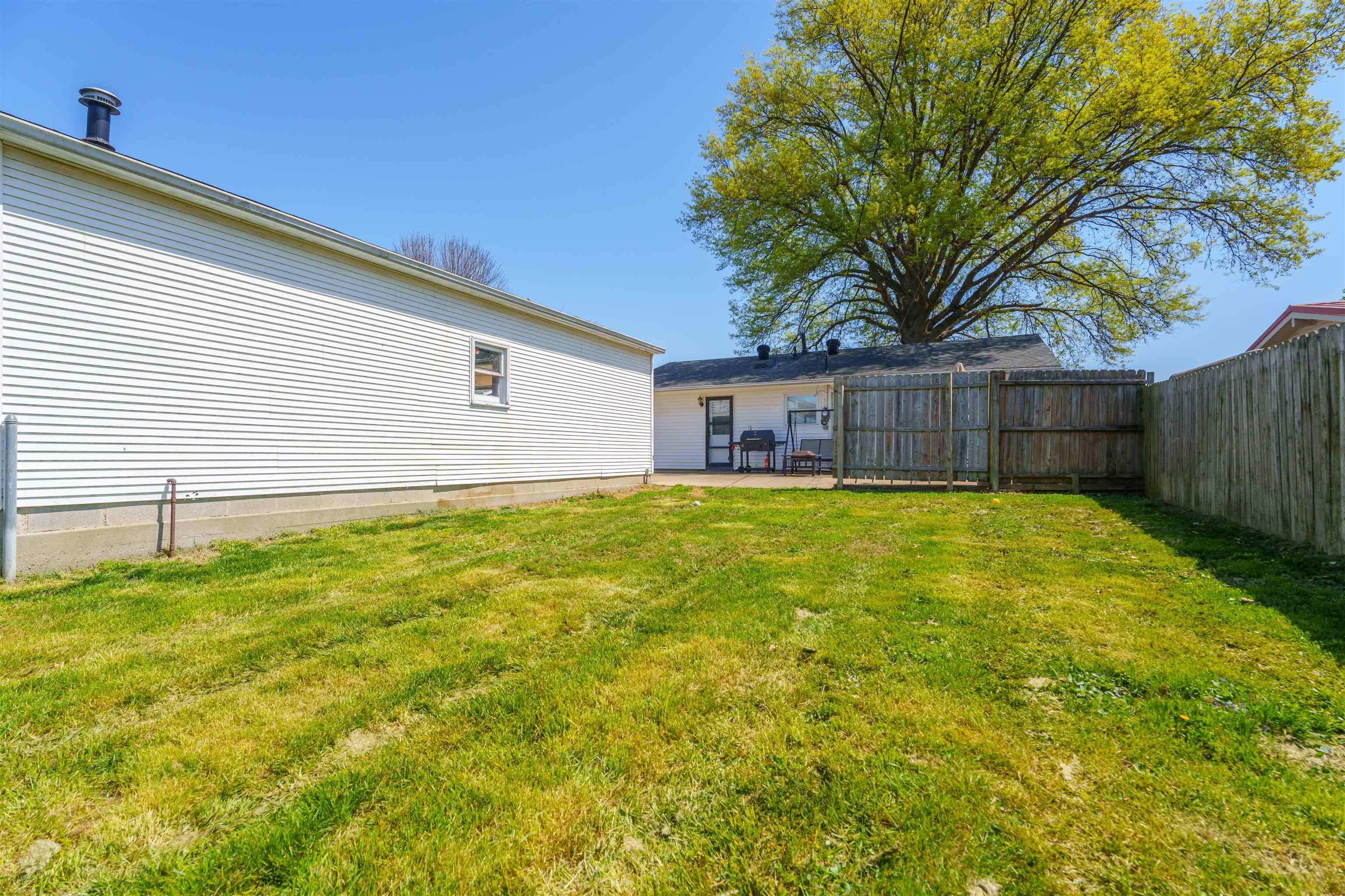 740 Greenbriar St., Owensboro, Kentucky 42301, 2 Bedrooms Bedrooms, ,1 BathroomBathrooms,Single Family Residence,For Sale,Greenbriar St.,89371