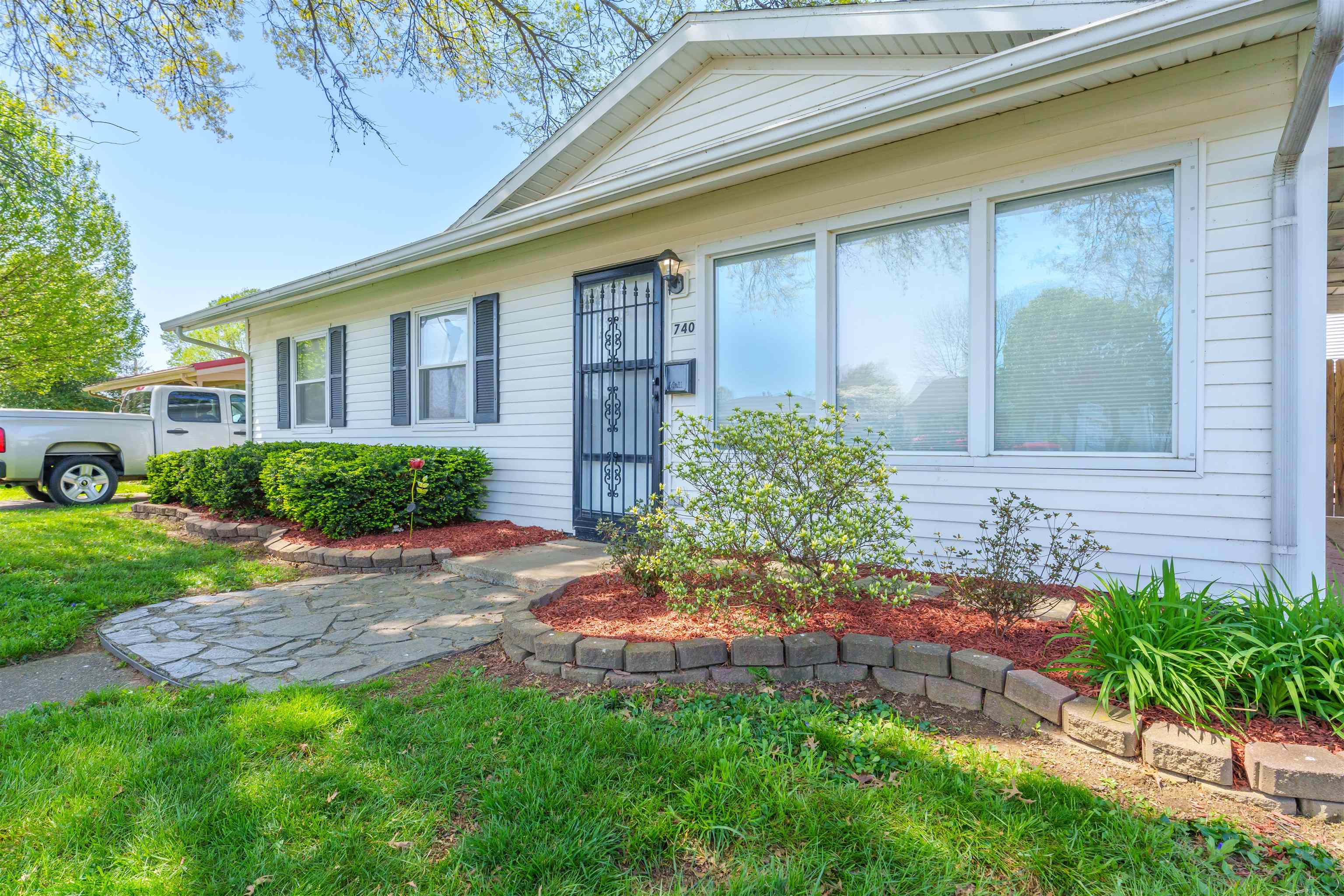 740 Greenbriar St., Owensboro, Kentucky 42301, 2 Bedrooms Bedrooms, ,1 BathroomBathrooms,Single Family Residence,For Sale,Greenbriar St.,89371