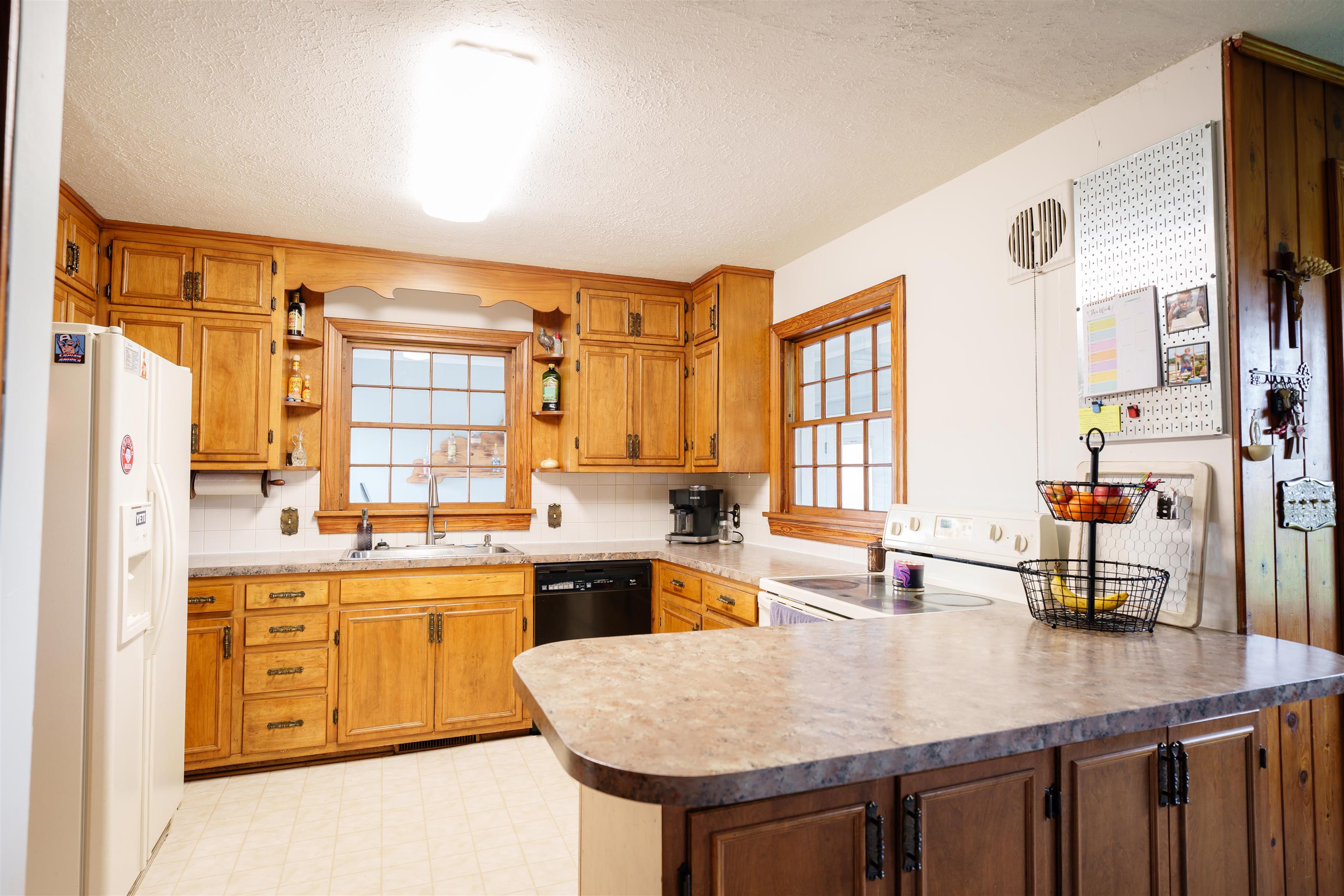 5858 KY 140, Calhoun, Kentucky 42327, 3 Bedrooms Bedrooms, ,2 BathroomsBathrooms,Single Family Residence,For Sale,KY 140,89372
