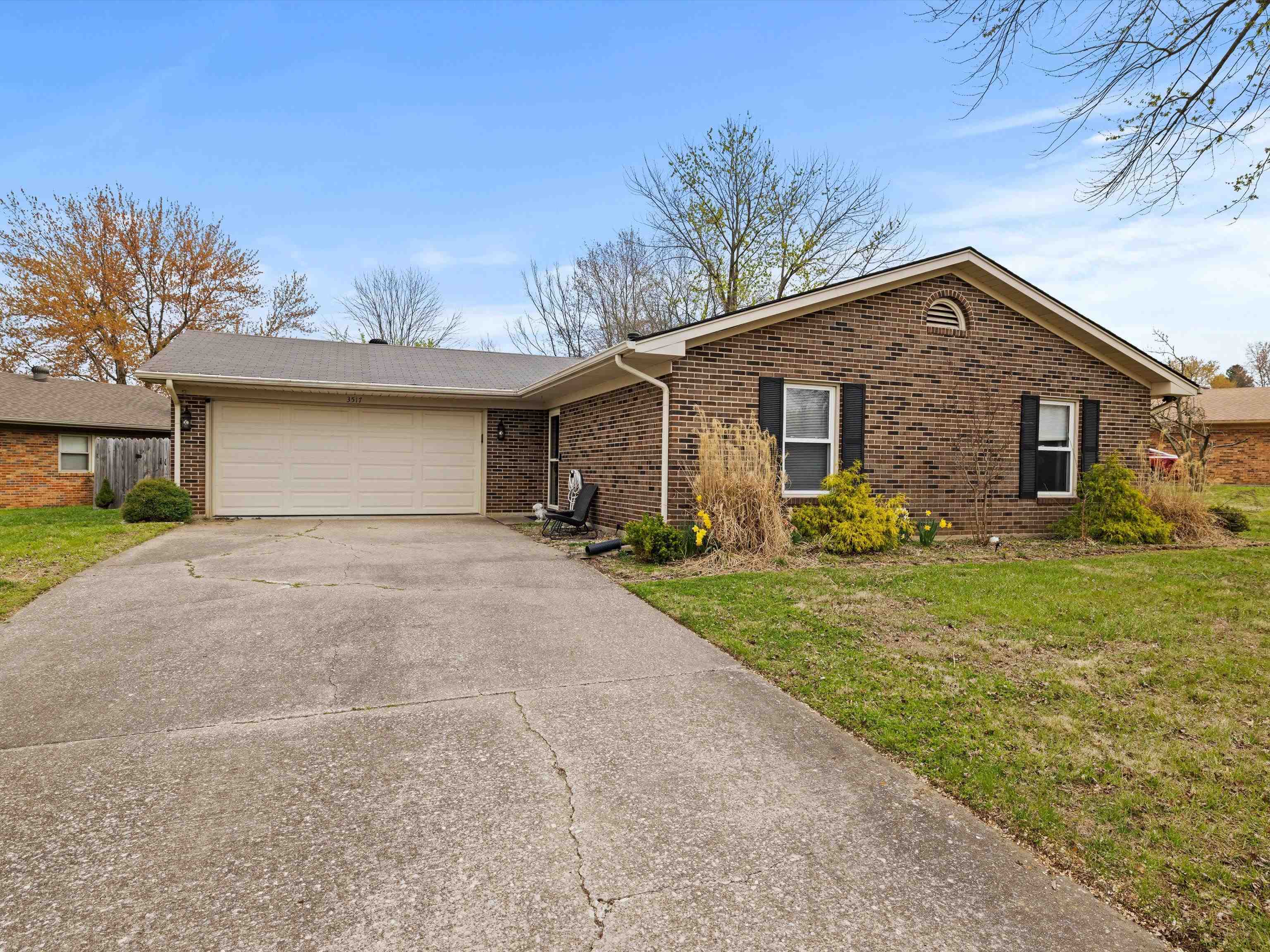 3517 Roundtable Loop, Owensboro, Kentucky 42303, 3 Bedrooms Bedrooms, ,2 BathroomsBathrooms,Single Family Residence,For Sale,Roundtable Loop,89374