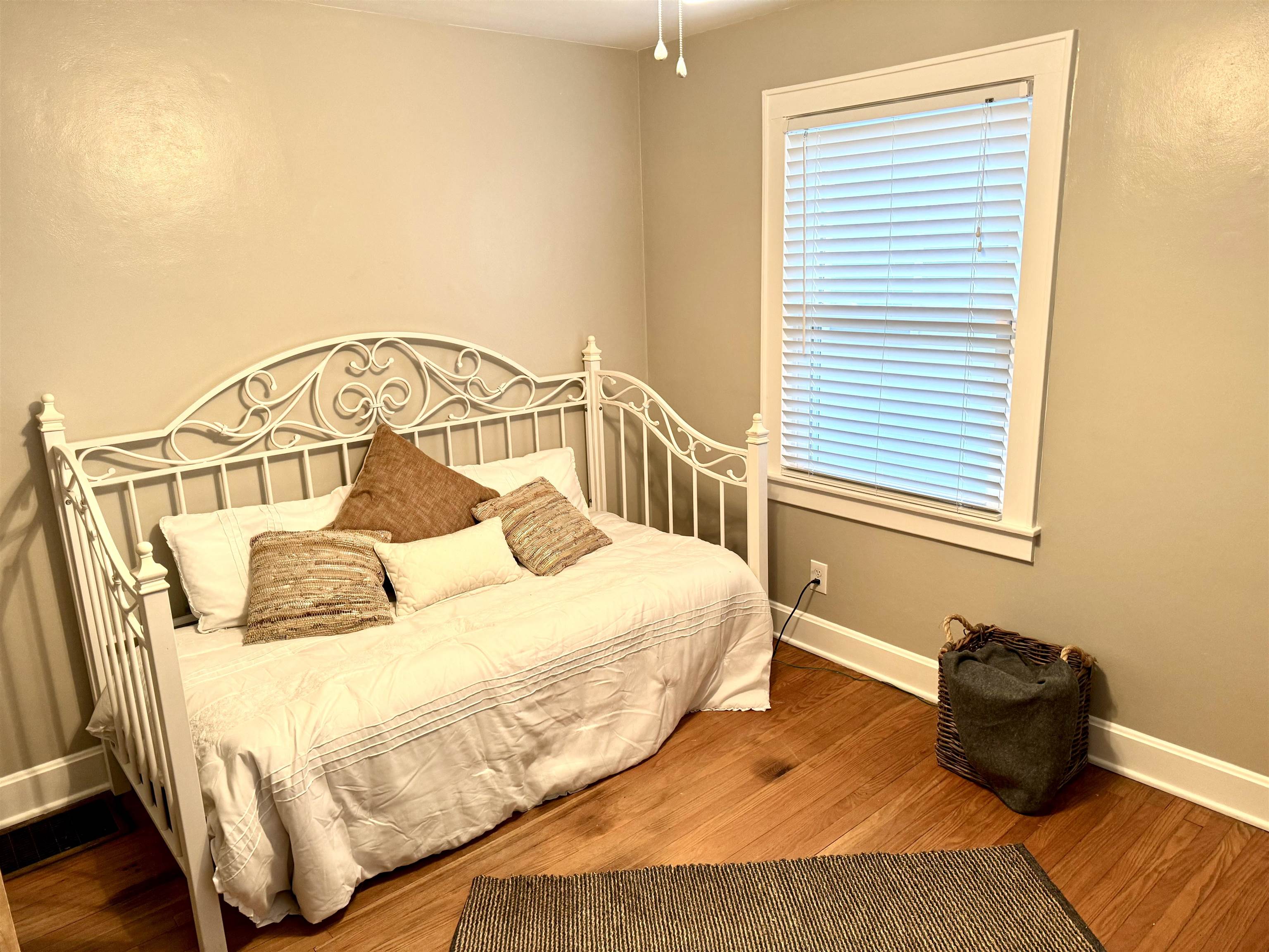 1006 19th St., Owensboro, Kentucky 42301, 4 Bedrooms Bedrooms, ,1 BathroomBathrooms,Single Family Residence,For Sale,19th St.,89377