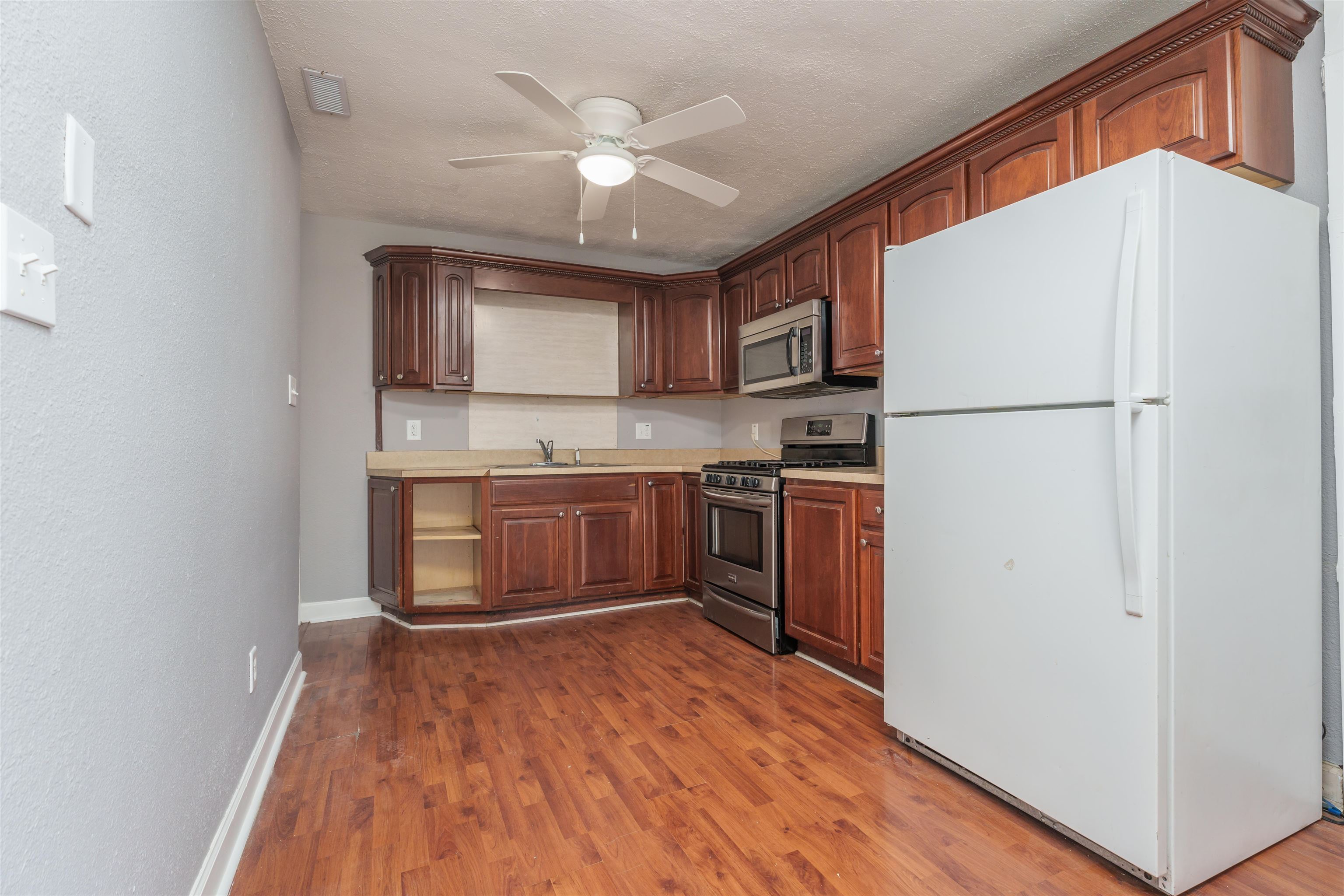 505 24th Street, Owensboro, Kentucky 42303, 3 Bedrooms Bedrooms, ,2 BathroomsBathrooms,Single Family Residence,For Sale,24th Street,89383