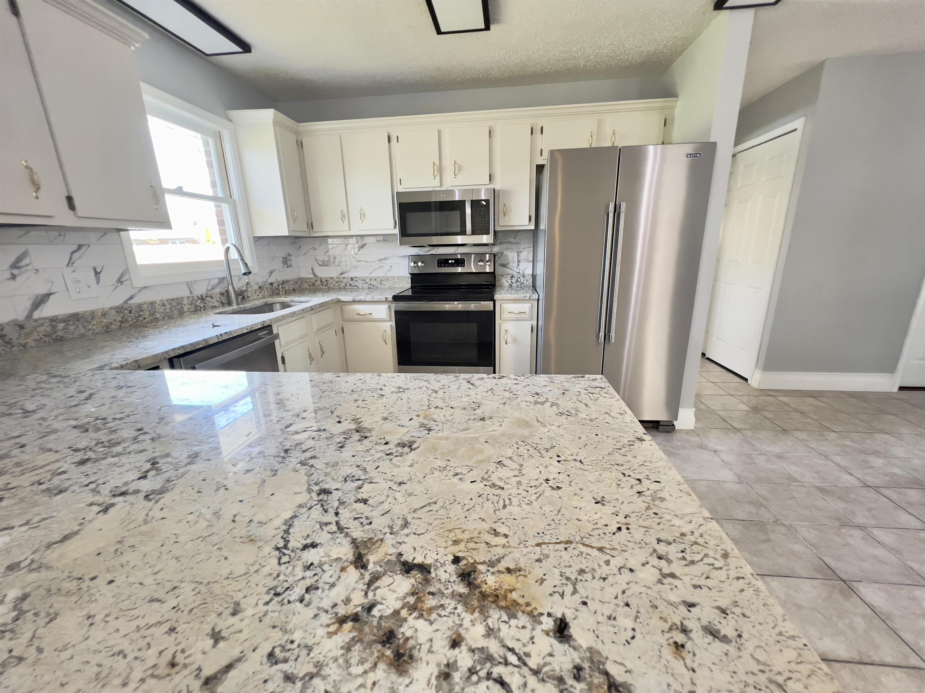 2225 Middleground Dr., Owensboro, Kentucky 42303, 3 Bedrooms Bedrooms, ,2 BathroomsBathrooms,Single Family Residence,For Sale,Middleground Dr.,89394