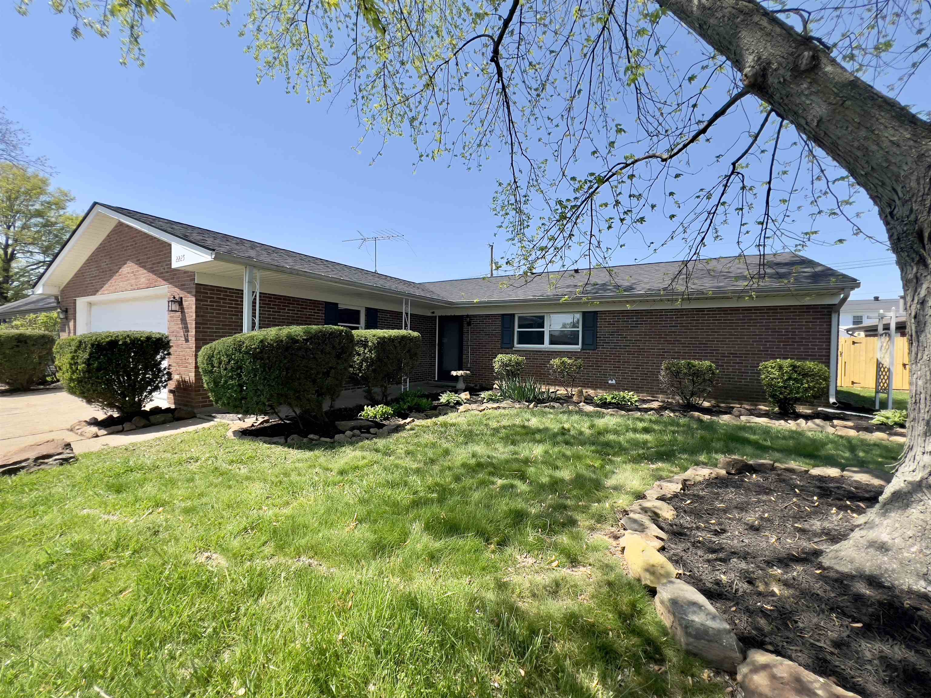 2225 Middleground Dr., Owensboro, Kentucky 42303, 3 Bedrooms Bedrooms, ,2 BathroomsBathrooms,Single Family Residence,For Sale,Middleground Dr.,89394