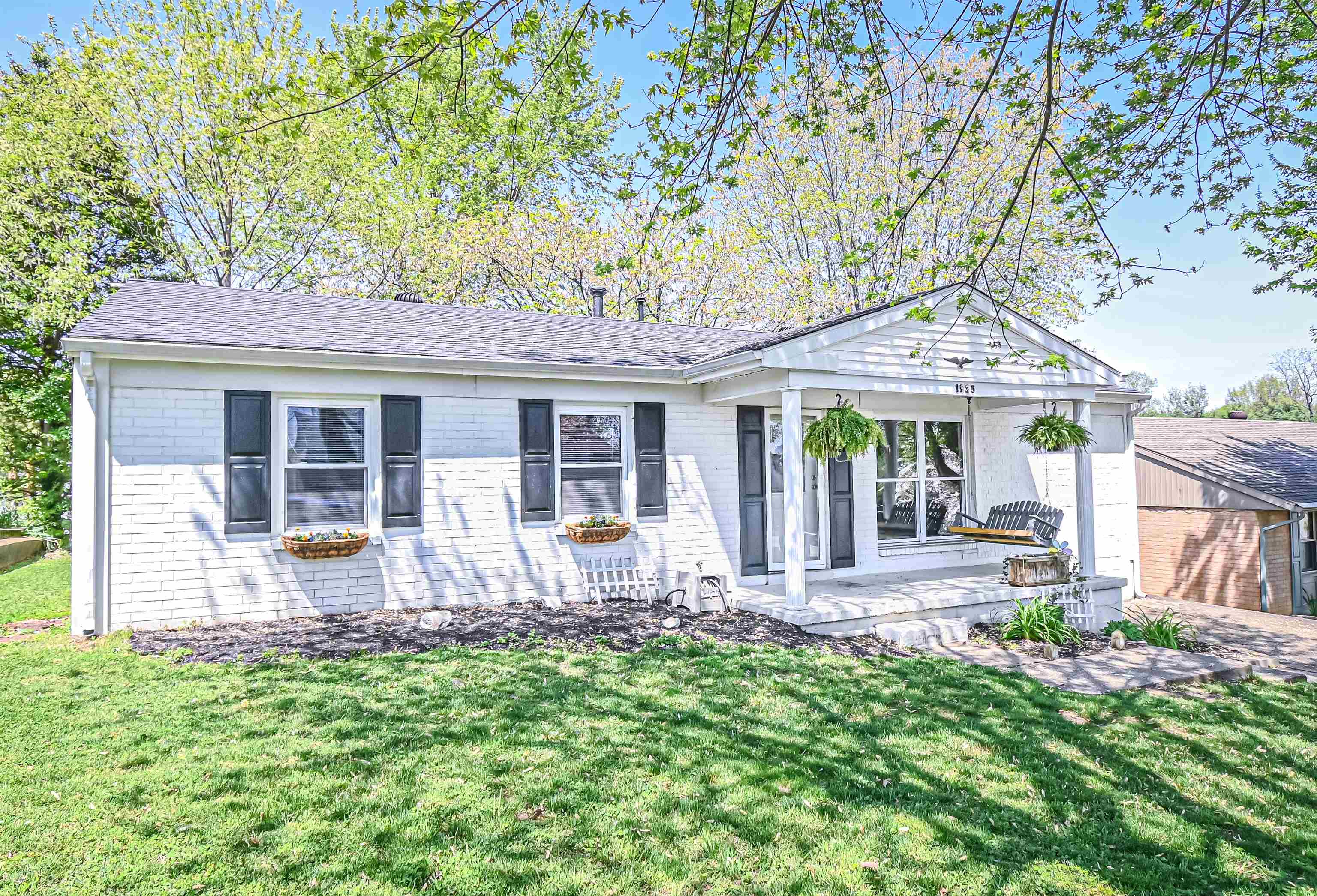 1925 Gunston Place, Owensboro, Kentucky 42303, 3 Bedrooms Bedrooms, ,1 BathroomBathrooms,Ranch,For Sale,Gunston Place,89419