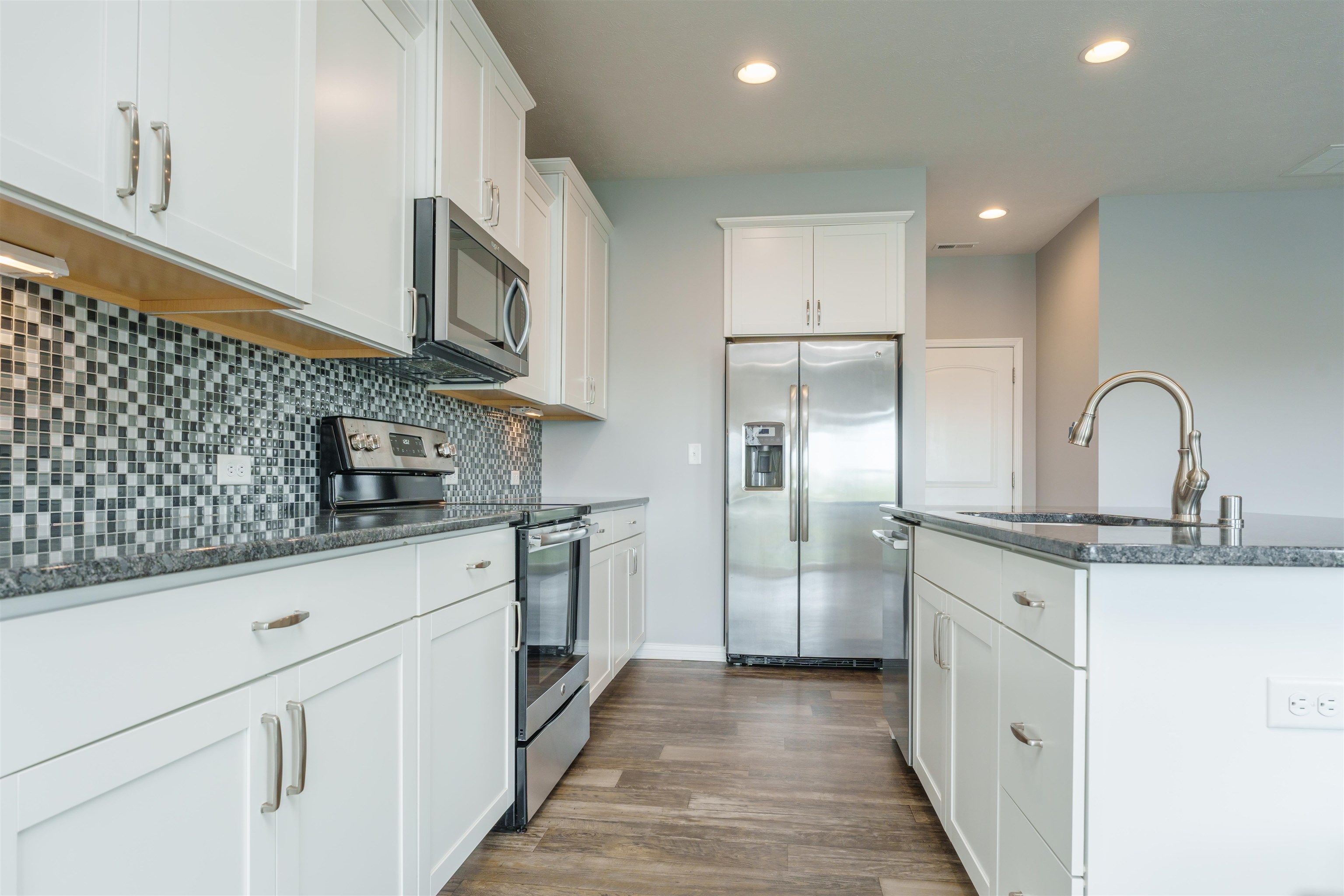 377 Brixton Dr, Owensboro, Kentucky 42301, 3 Bedrooms Bedrooms, ,2 BathroomsBathrooms,Single Family Residence,For Sale,Brixton Dr,89440