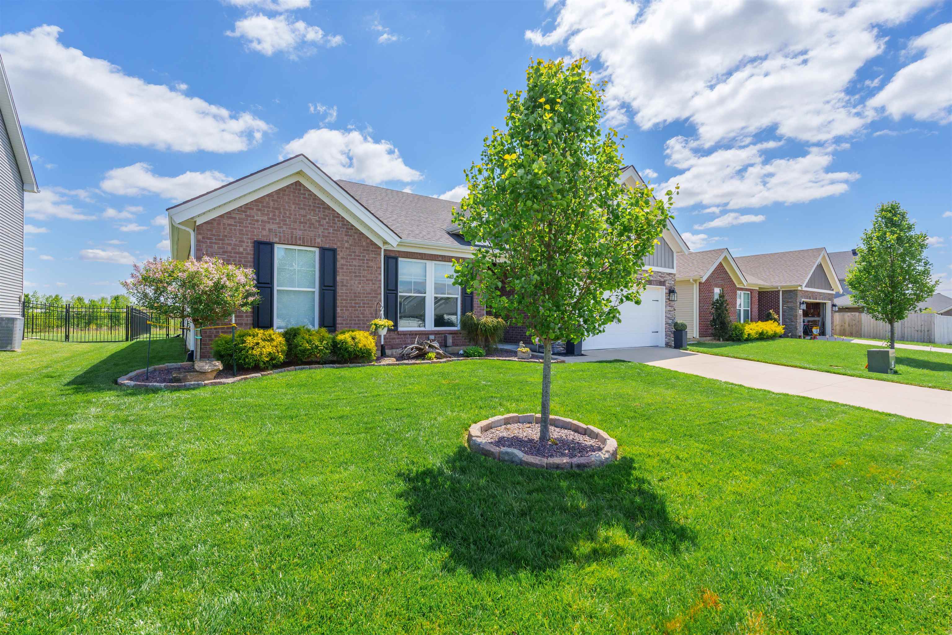 377 Brixton Dr, Owensboro, Kentucky 42301, 3 Bedrooms Bedrooms, ,2 BathroomsBathrooms,Single Family Residence,For Sale,Brixton Dr,89440