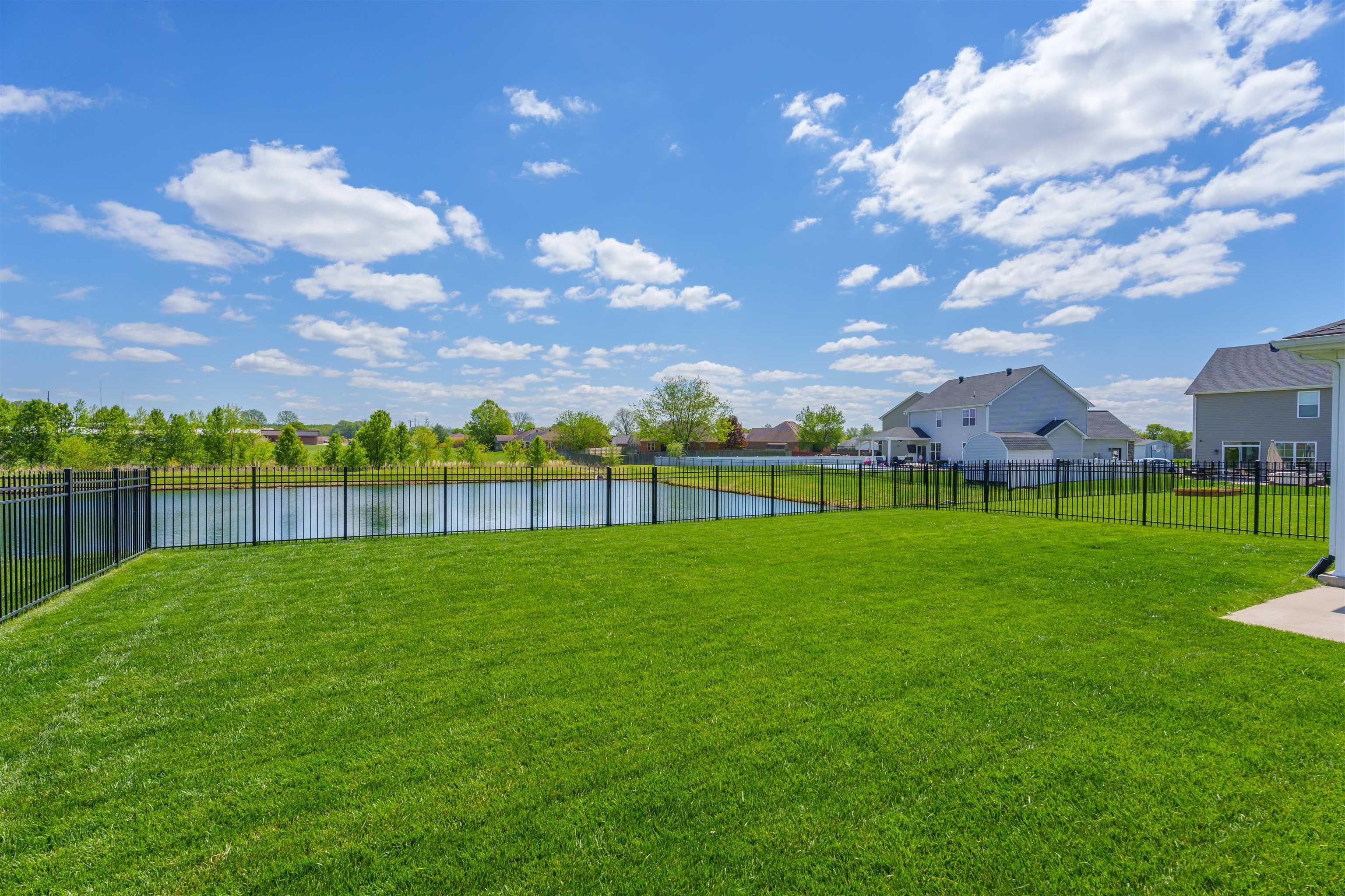 377 Brixton Dr, Owensboro, Kentucky 42301, 3 Bedrooms Bedrooms, ,2 BathroomsBathrooms,Single Family Residence,For Sale,Brixton Dr,89440