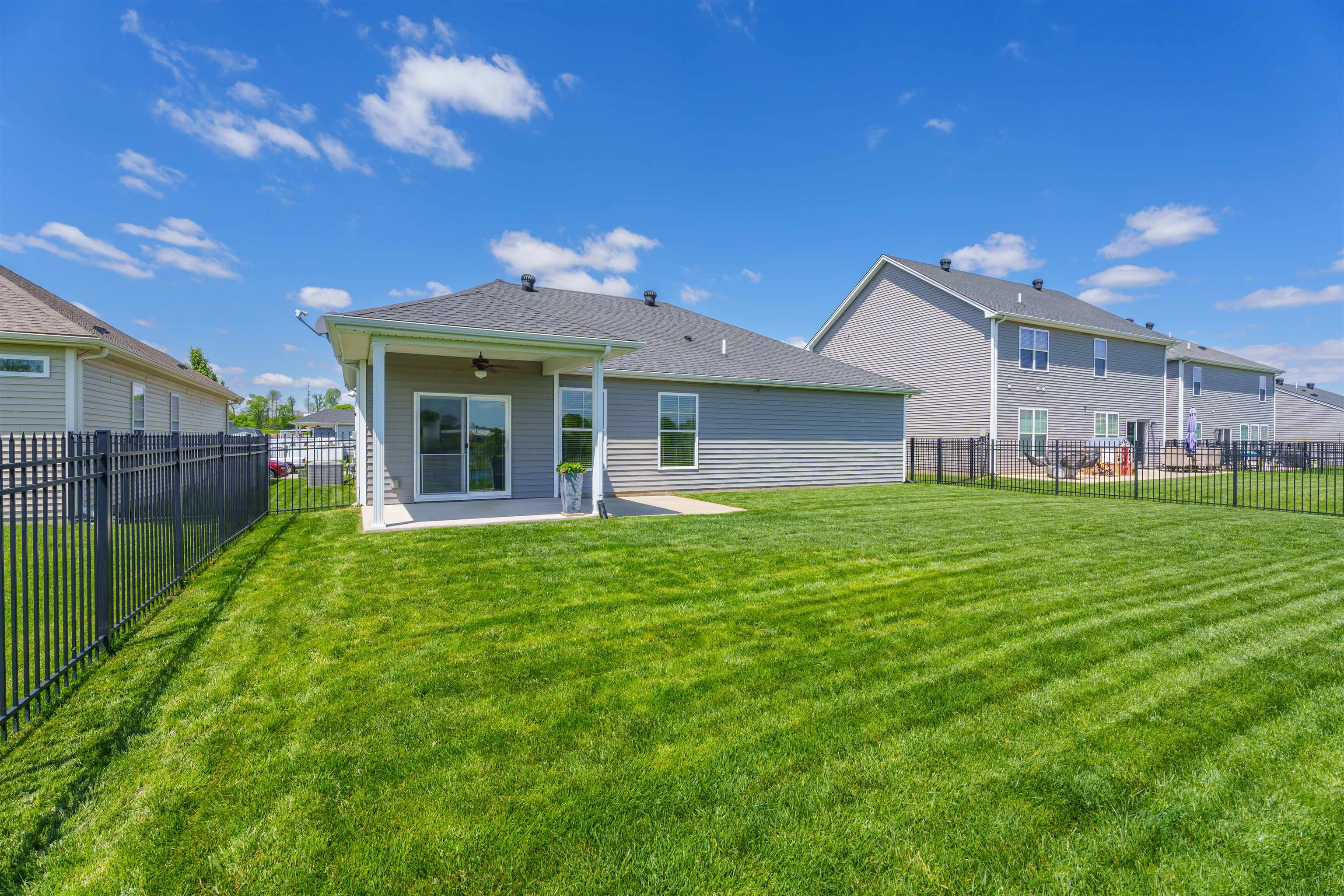 377 Brixton Dr, Owensboro, Kentucky 42301, 3 Bedrooms Bedrooms, ,2 BathroomsBathrooms,Single Family Residence,For Sale,Brixton Dr,89440