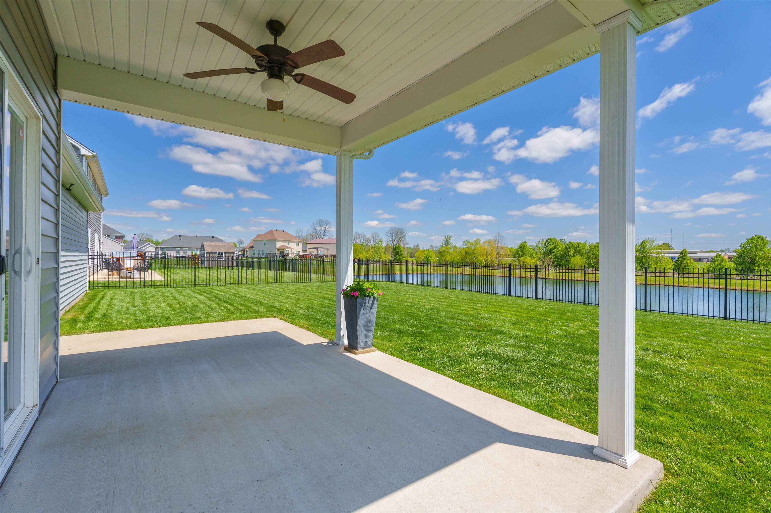 377 Brixton Dr, Owensboro, Kentucky 42301, 3 Bedrooms Bedrooms, ,2 BathroomsBathrooms,Single Family Residence,For Sale,Brixton Dr,89440