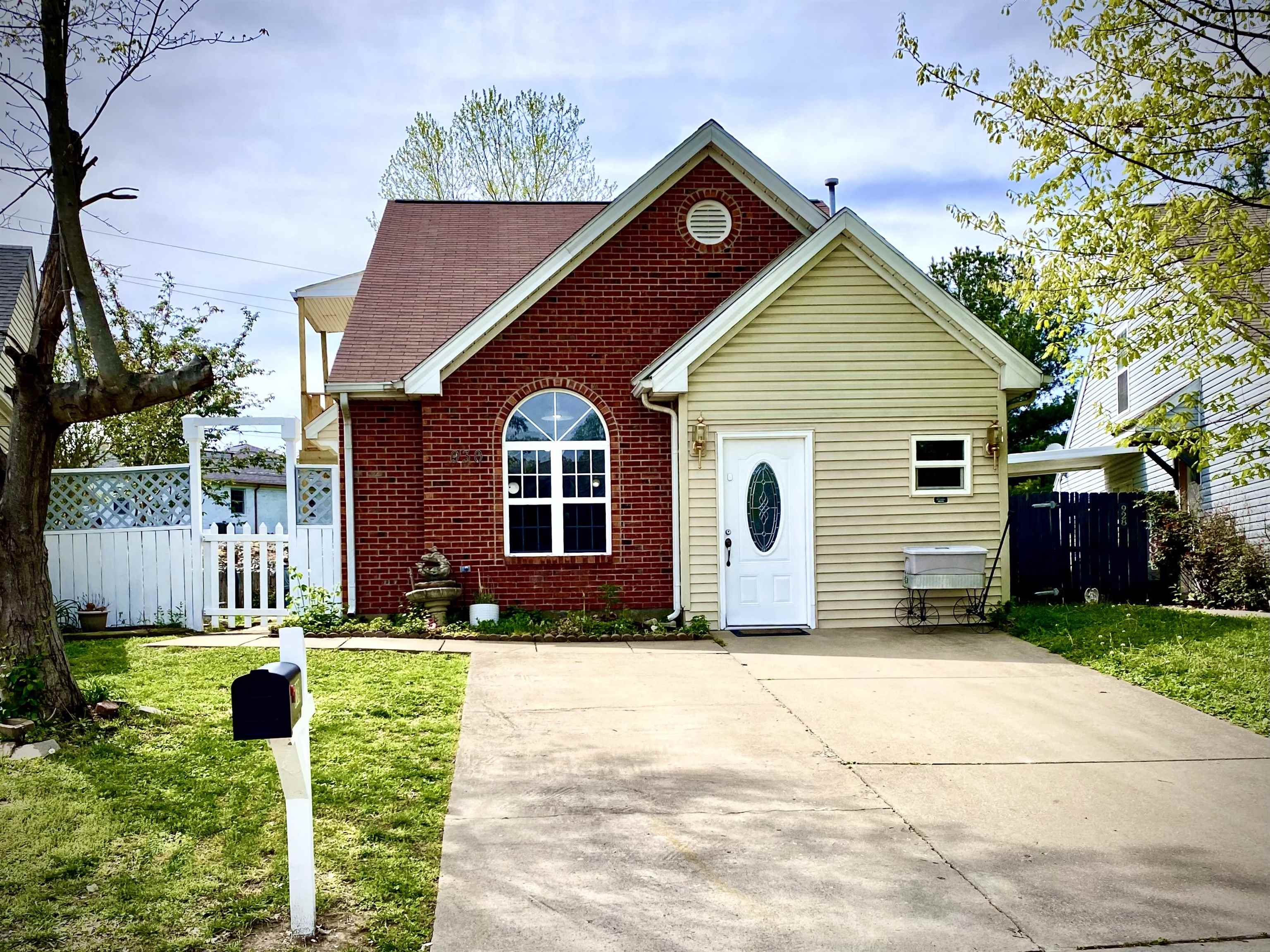 930 Millcreek Dr, Henderson, Kentucky 42420, 3 Bedrooms Bedrooms, ,2 BathroomsBathrooms,Single Family Residence,For Sale,Millcreek Dr,89441