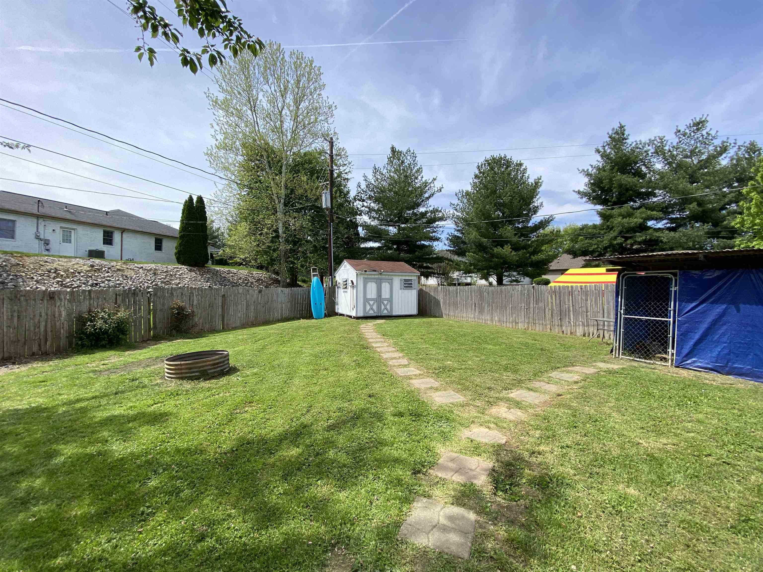 930 Millcreek Dr, Henderson, Kentucky 42420, 3 Bedrooms Bedrooms, ,2 BathroomsBathrooms,Single Family Residence,For Sale,Millcreek Dr,89441