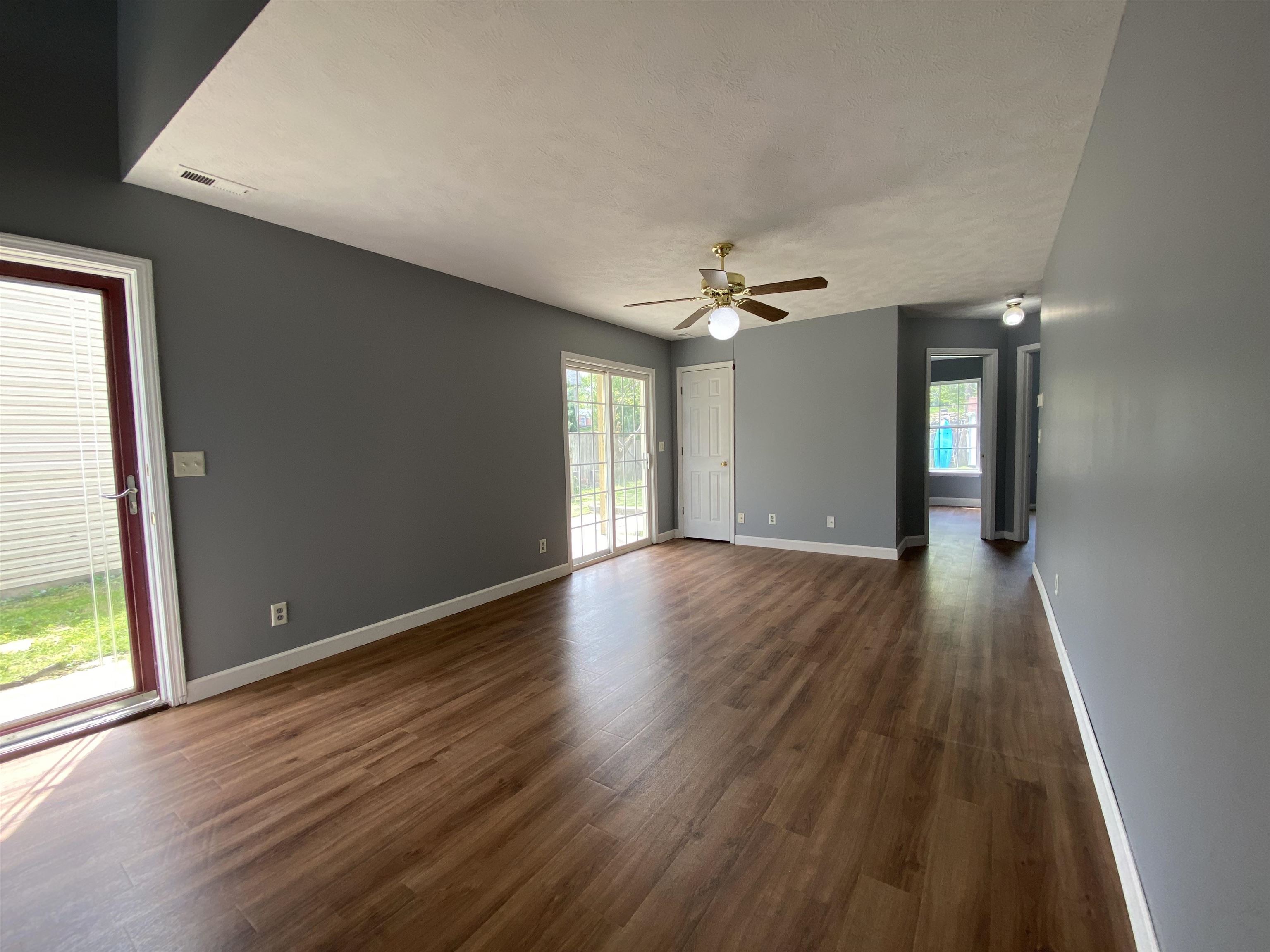 930 Millcreek Dr, Henderson, Kentucky 42420, 3 Bedrooms Bedrooms, ,2 BathroomsBathrooms,Single Family Residence,For Sale,Millcreek Dr,89441