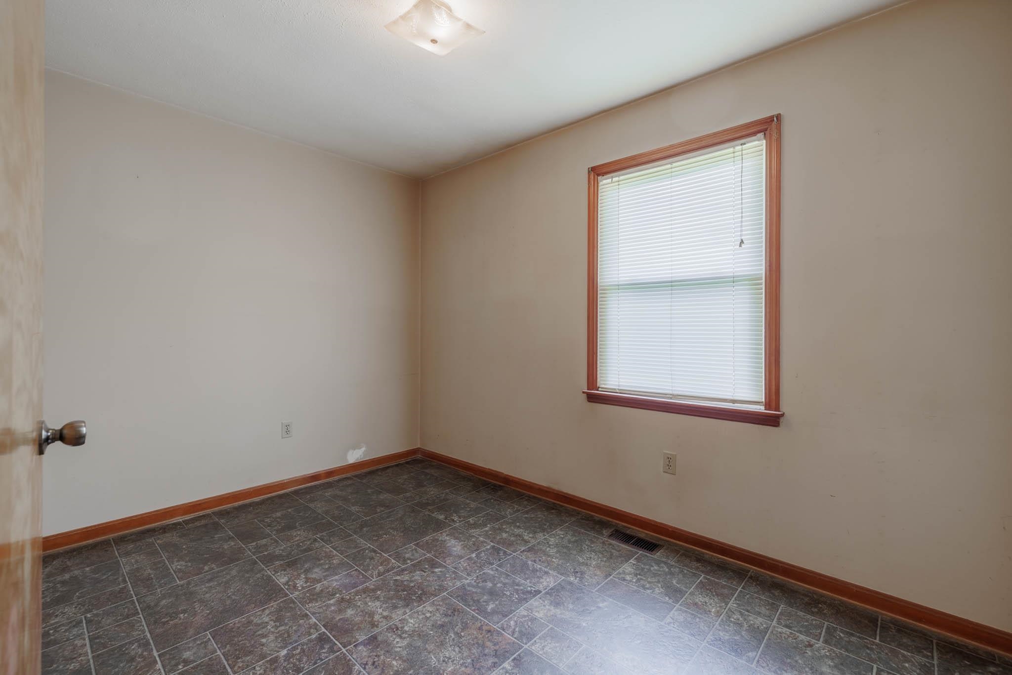 1355 Lincoln Road, Lewisport, Kentucky 42351, 3 Bedrooms Bedrooms, ,1 BathroomBathrooms,Single Family Residence,For Sale,Lincoln Road,89442