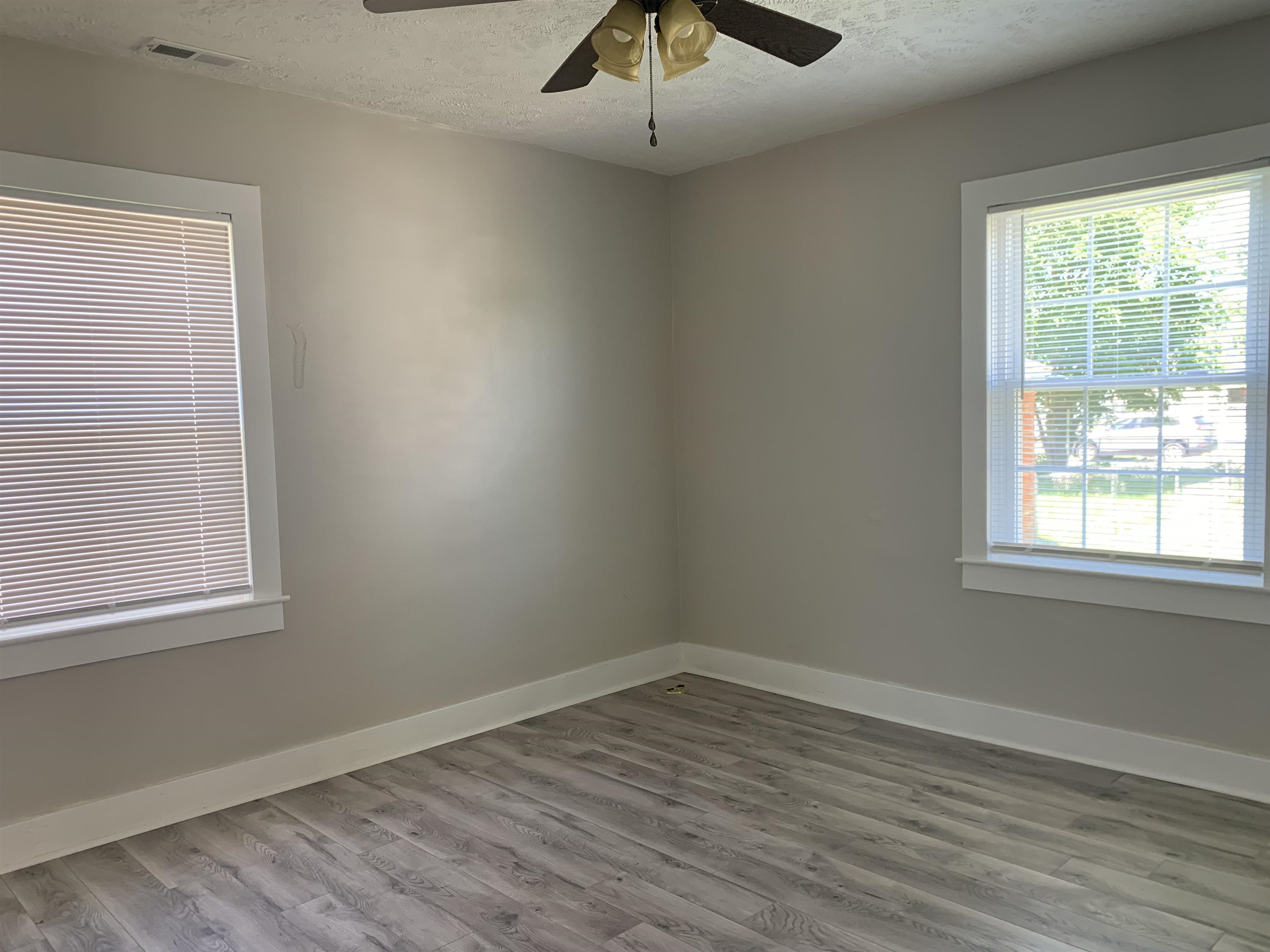 1809 Parrish Ave, Owensboro, Kentucky 42301, 2 Bedrooms Bedrooms, ,1 BathroomBathrooms,Single Family Residence,For Sale,Parrish Ave,89455