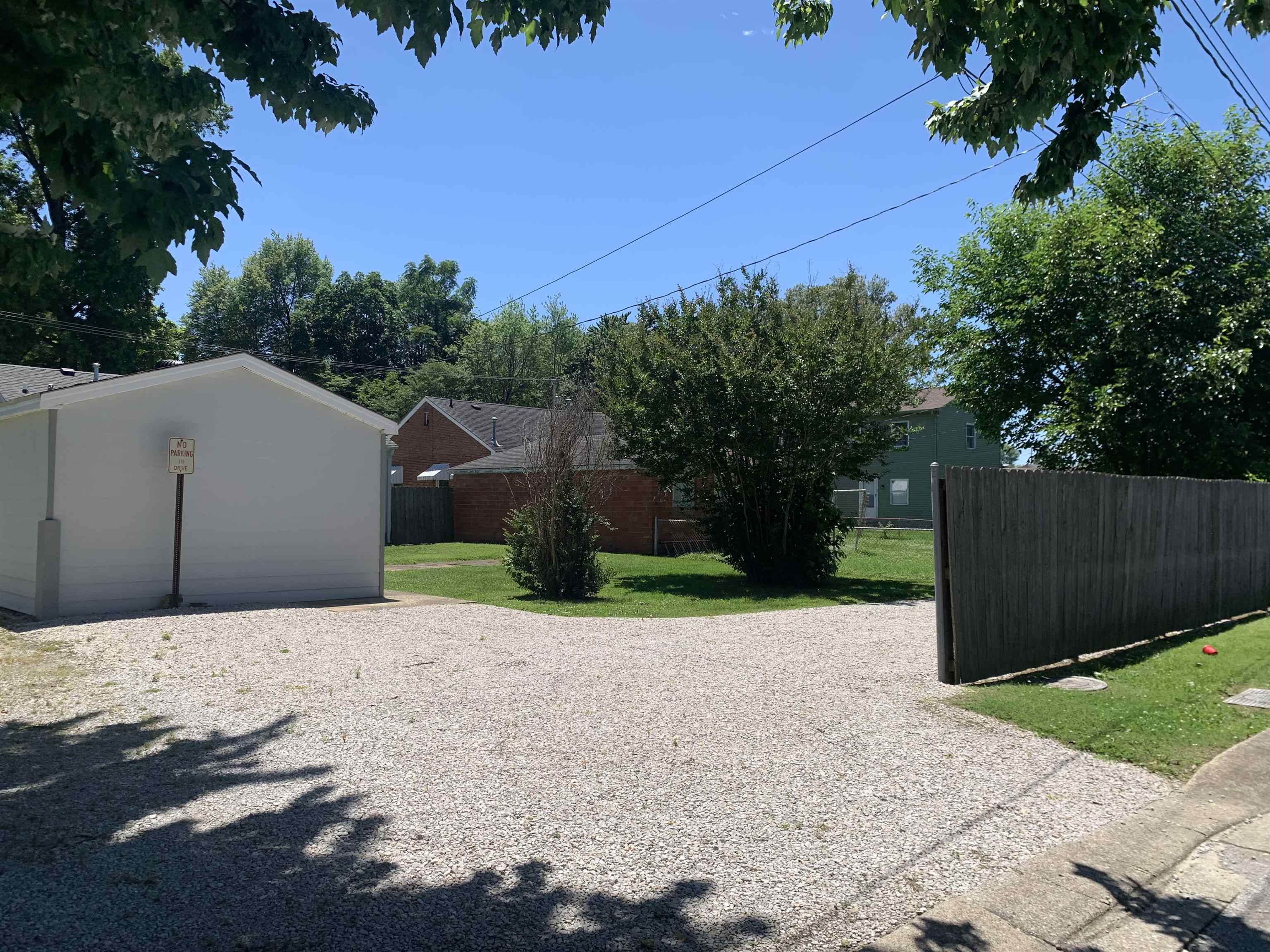 1809 Parrish Ave, Owensboro, Kentucky 42301, 2 Bedrooms Bedrooms, ,1 BathroomBathrooms,Single Family Residence,For Sale,Parrish Ave,89455
