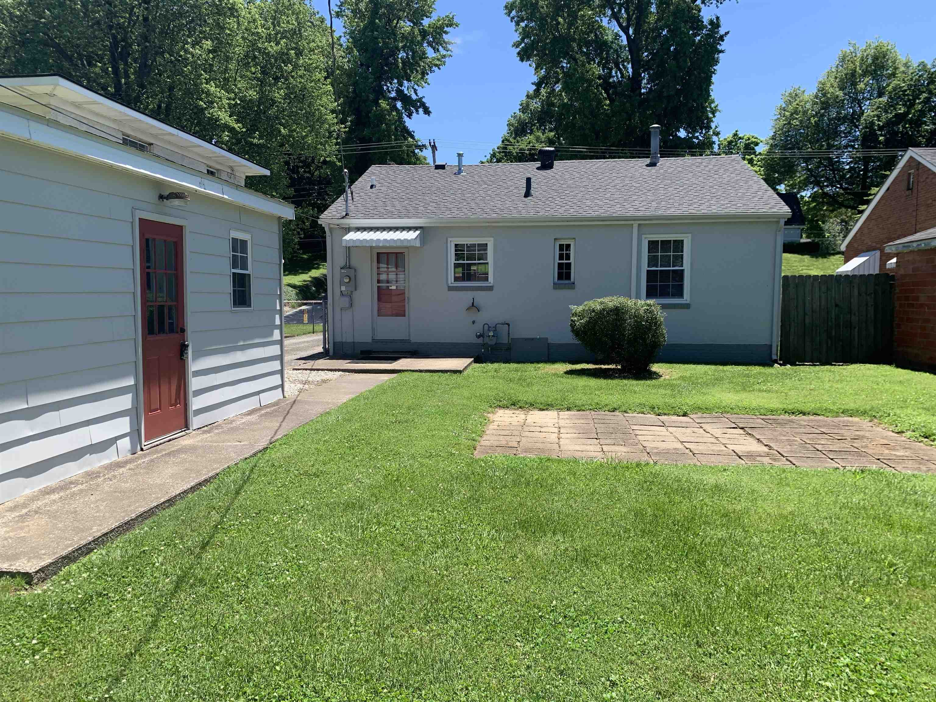 1809 Parrish Ave, Owensboro, Kentucky 42301, 2 Bedrooms Bedrooms, ,1 BathroomBathrooms,Single Family Residence,For Sale,Parrish Ave,89455