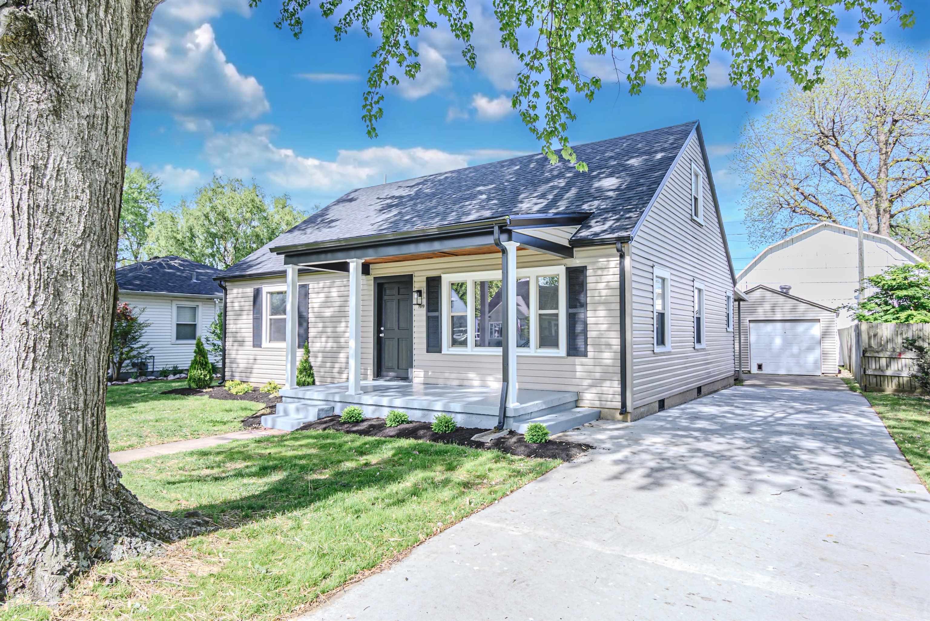 1919 Cherokee Drive, Owensboro, Kentucky 42301, 4 Bedrooms Bedrooms, ,3 BathroomsBathrooms,Single Family Residence,For Sale,Cherokee Drive,89463
