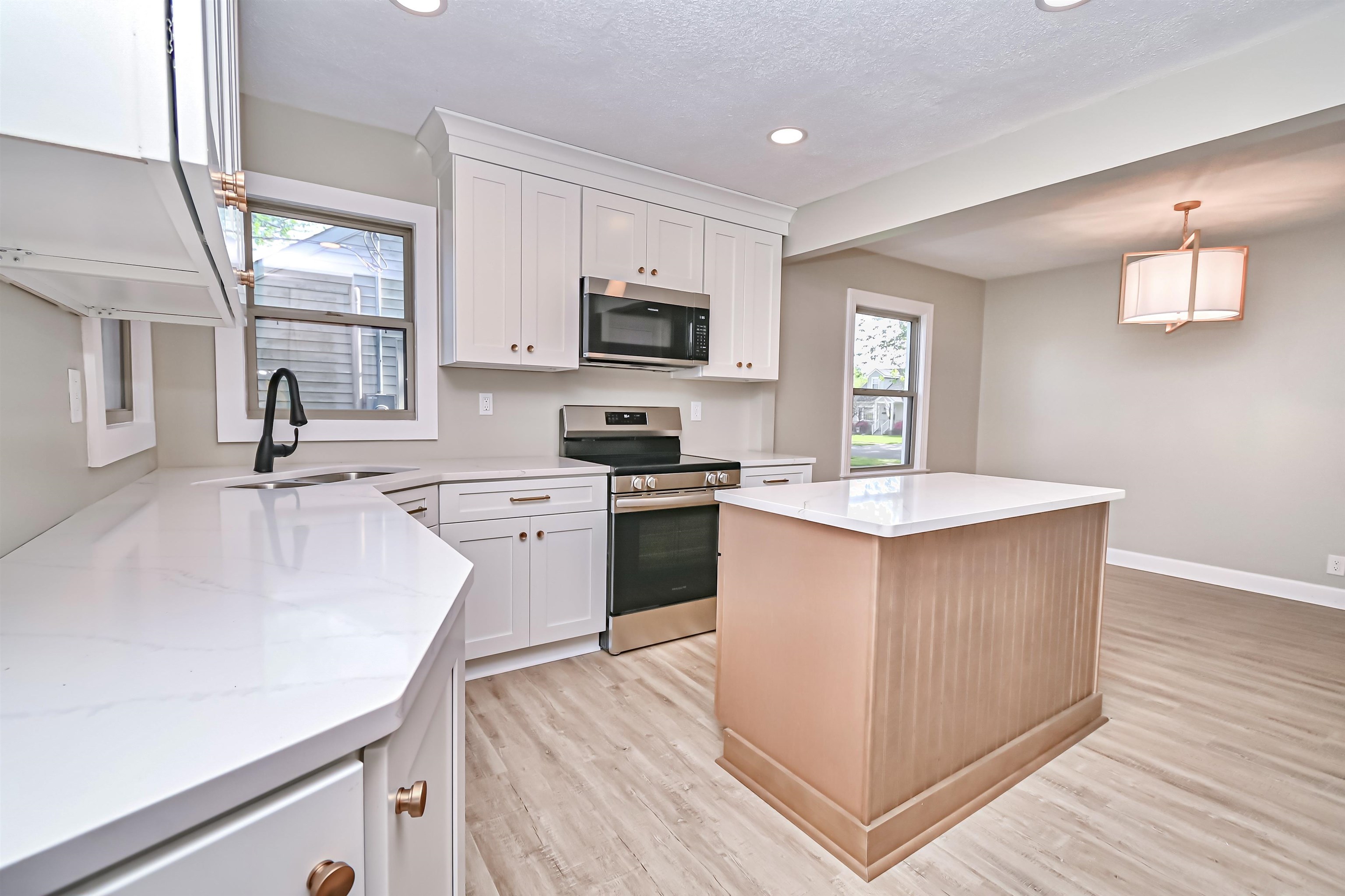 1919 Cherokee Drive, Owensboro, Kentucky 42301, 4 Bedrooms Bedrooms, ,3 BathroomsBathrooms,Single Family Residence,For Sale,Cherokee Drive,89463