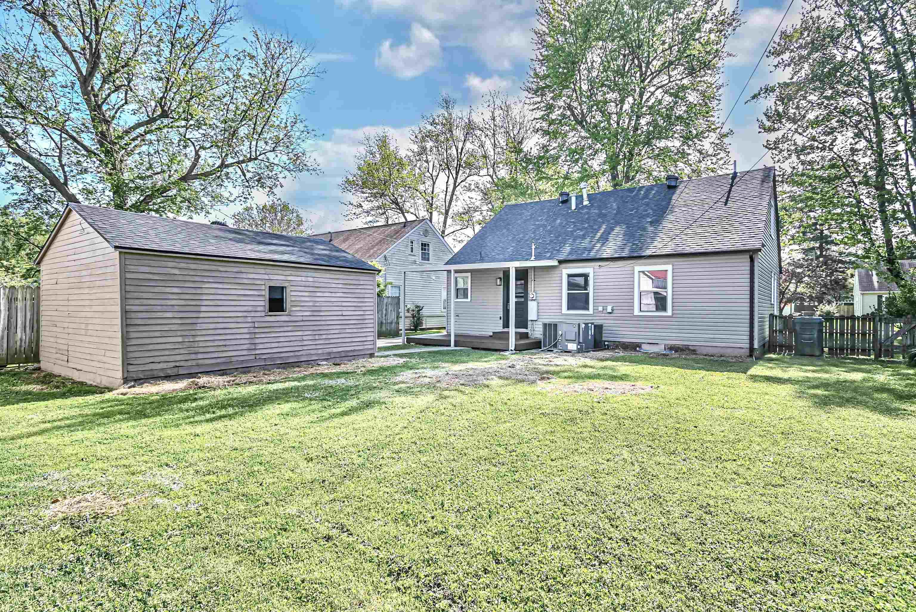 1919 Cherokee Drive, Owensboro, Kentucky 42301, 4 Bedrooms Bedrooms, ,3 BathroomsBathrooms,Single Family Residence,For Sale,Cherokee Drive,89463