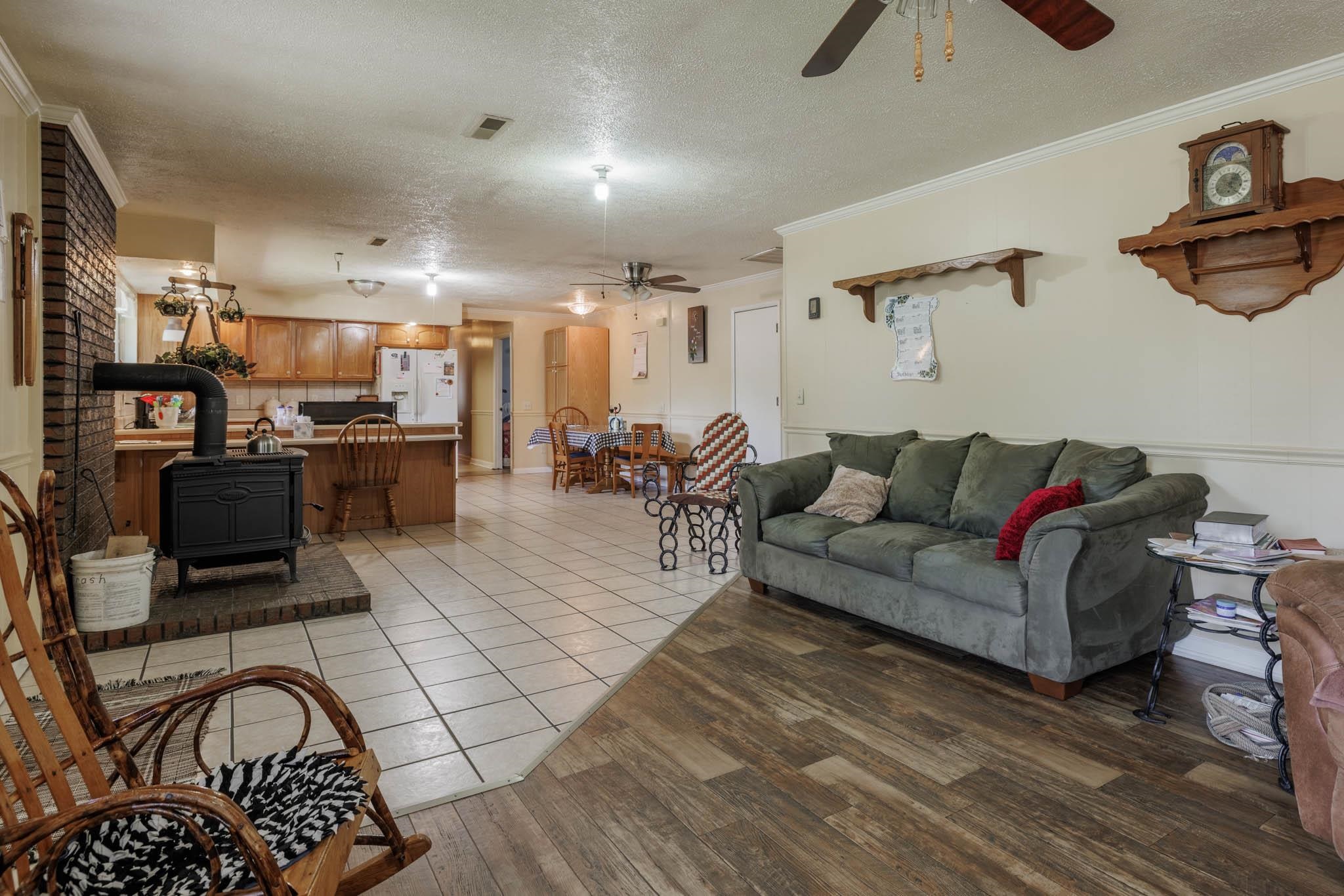 1000 Middle Patesville Road, Hawesville, Kentucky 42348, 3 Bedrooms Bedrooms, ,2 BathroomsBathrooms,Single Family Residence,For Sale,Middle Patesville Road,89465