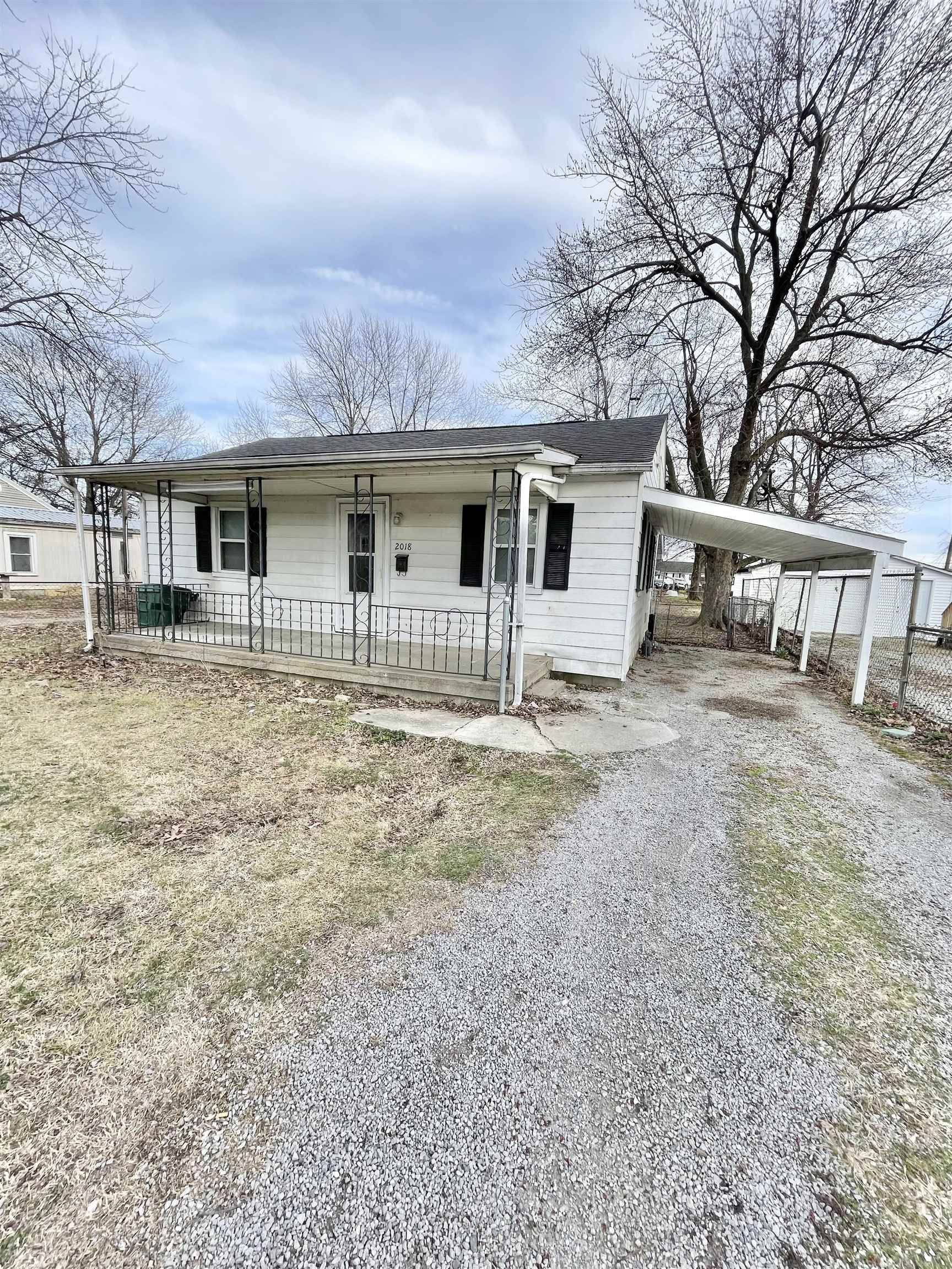 2018 Hughes Ave, Owensboro, Kentucky 42303, 2 Bedrooms Bedrooms, ,1 BathroomBathrooms,Single Family Residence,For Sale,Hughes Ave,89482