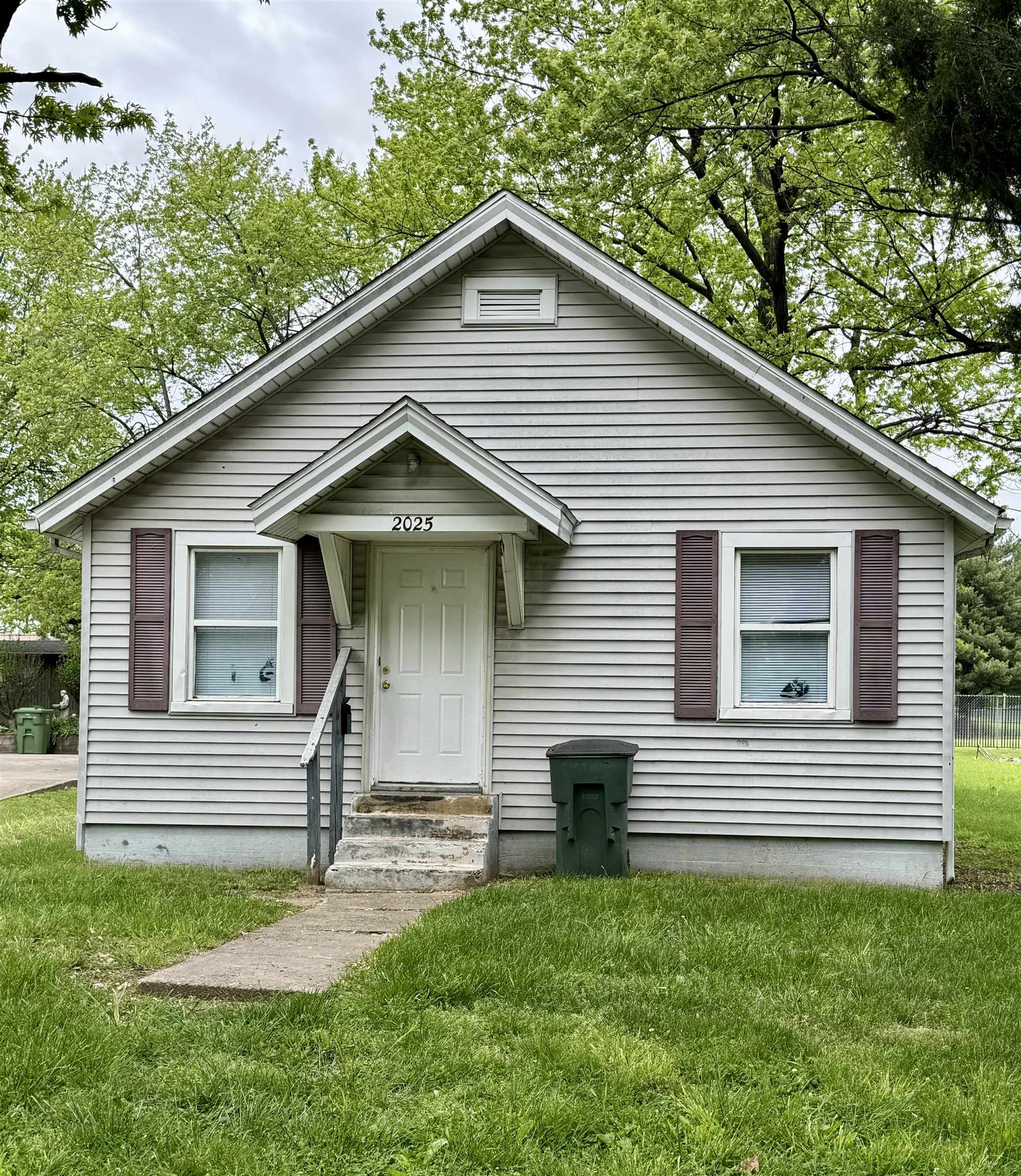 2025 Hughes Ave, Owensboro, Kentucky 42303, 2 Bedrooms Bedrooms, ,1 BathroomBathrooms,Single Family Residence,For Sale,Hughes Ave,89484